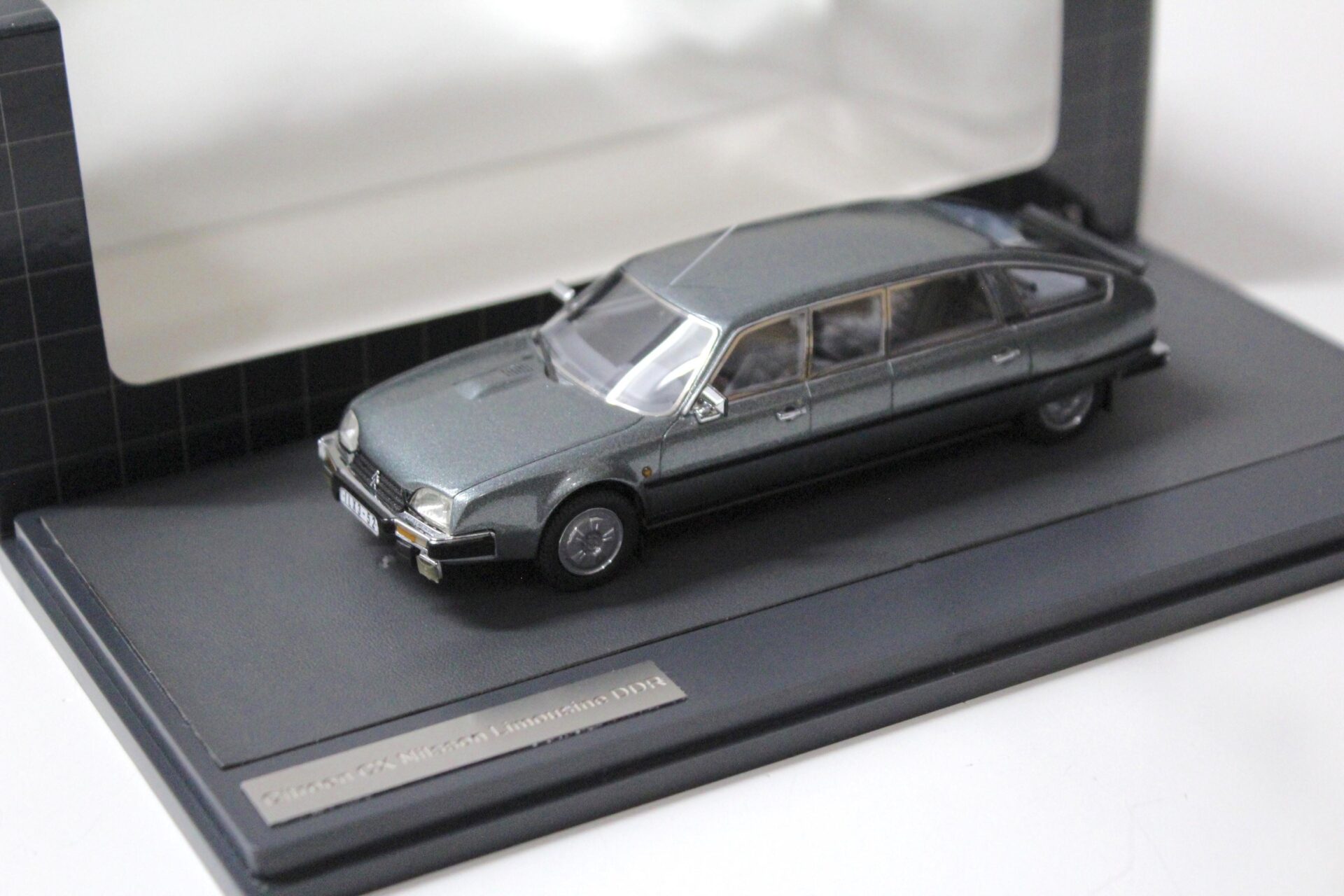 ID 55961 orig 1.jpg 1:43 Matrix Citroen CX Nilsson Limousine DDR grey metallic