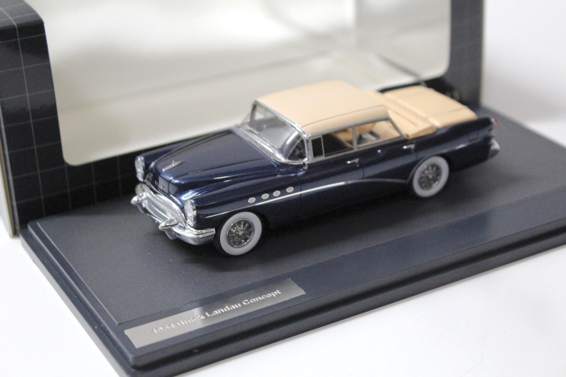 ID 55973 orig 1.jpg 1:43 Matrix 1954 Buick Landau Concept blue metallic