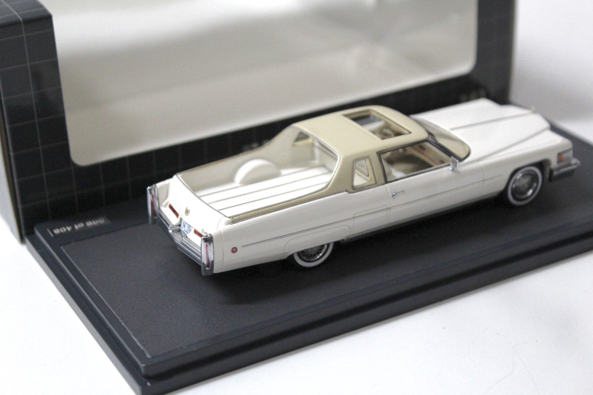 1:43 Matrix 1967 Cadillac Mirage Sports Wagon Pick-Up Traditional Coach beige/ white