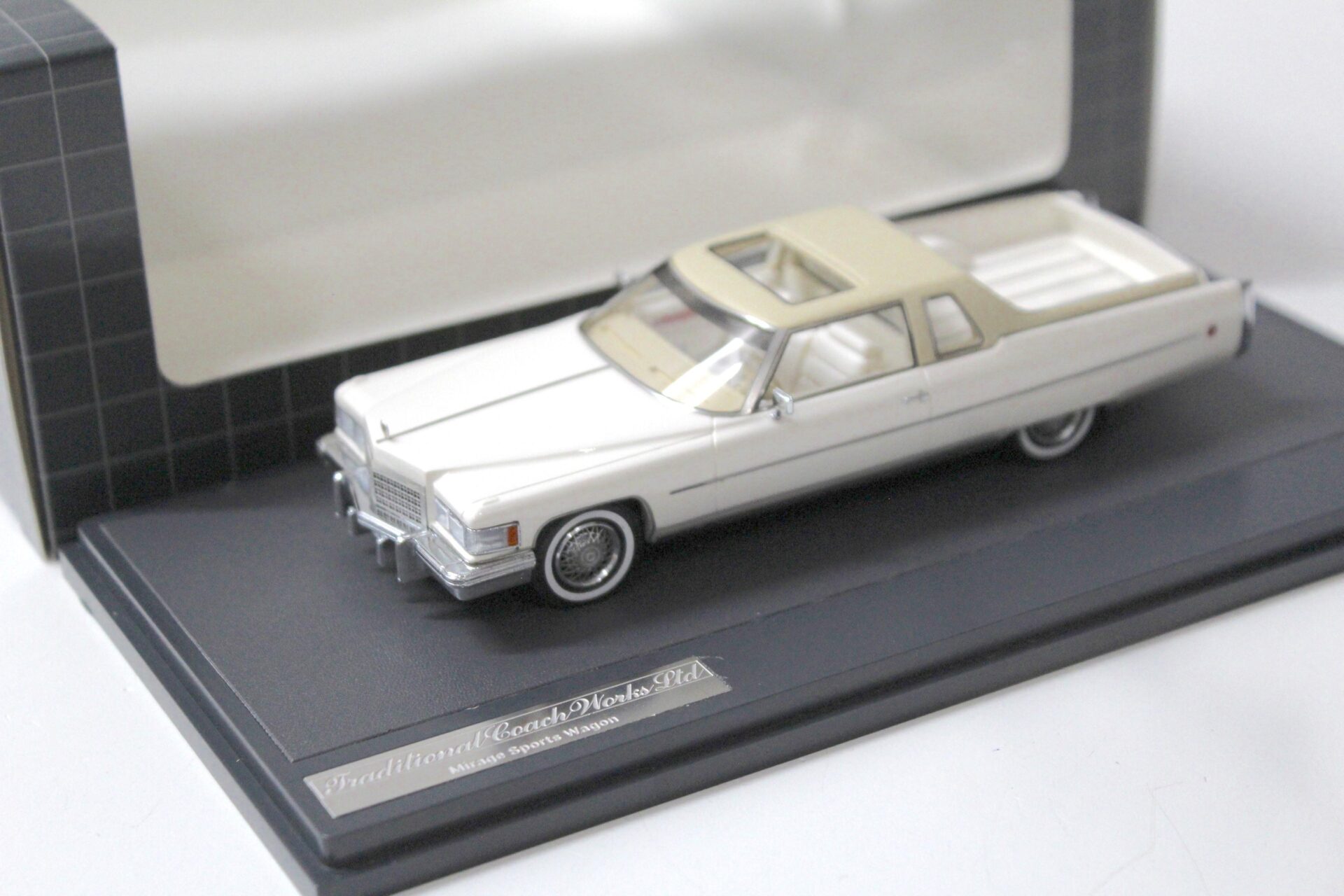 1:43 Matrix 1967 Cadillac Mirage Sports Wagon Pick-Up Traditional Coach beige/ white