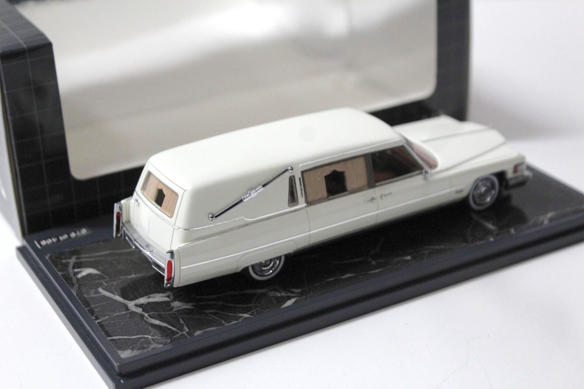 1:43 Matrix 1976 Cadillac Superior Sovereign Regal Landaulet Hearse white