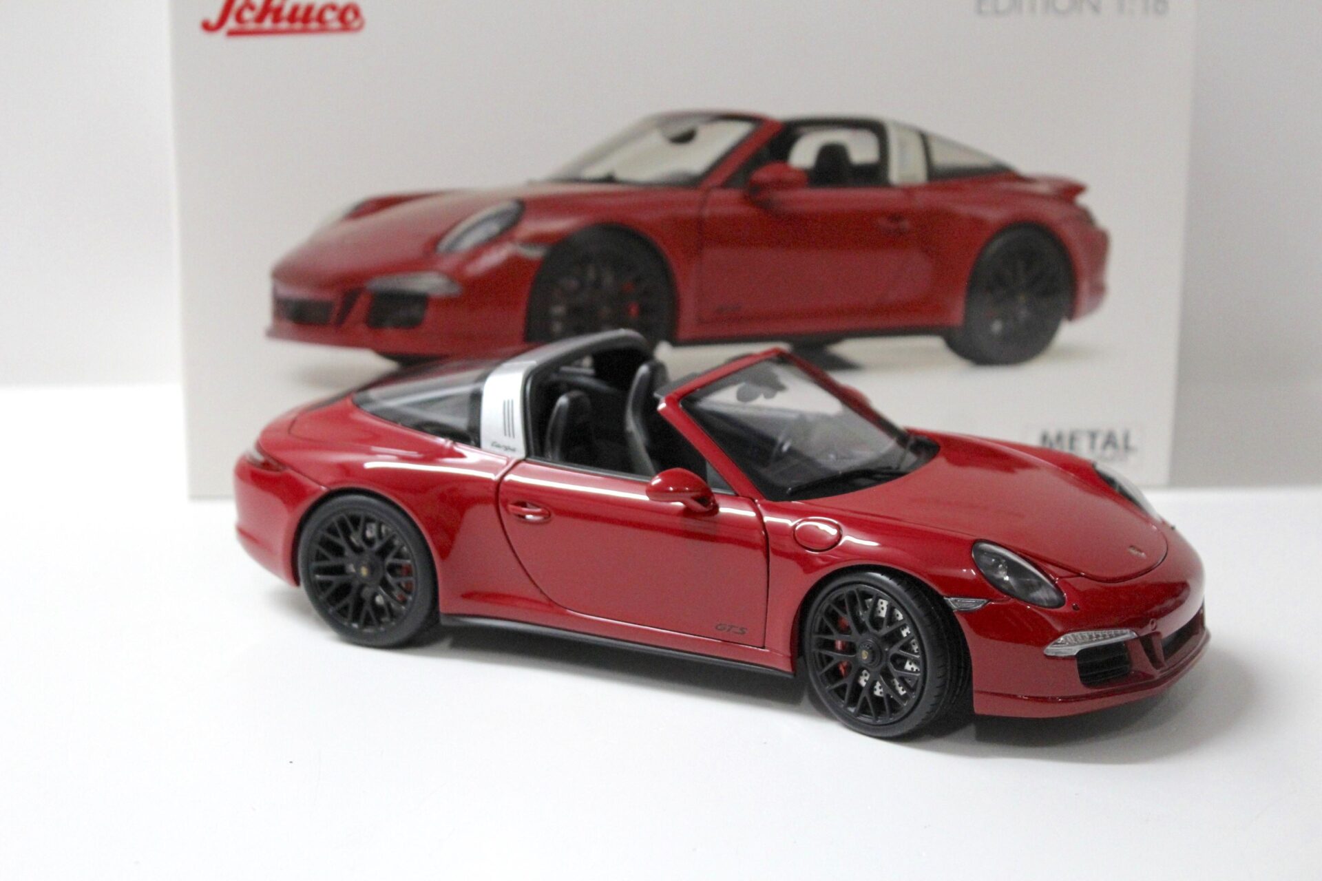 1:18 Schuco Porsche 911 (991.1) Carrera 4 GTS Targa Karmin red