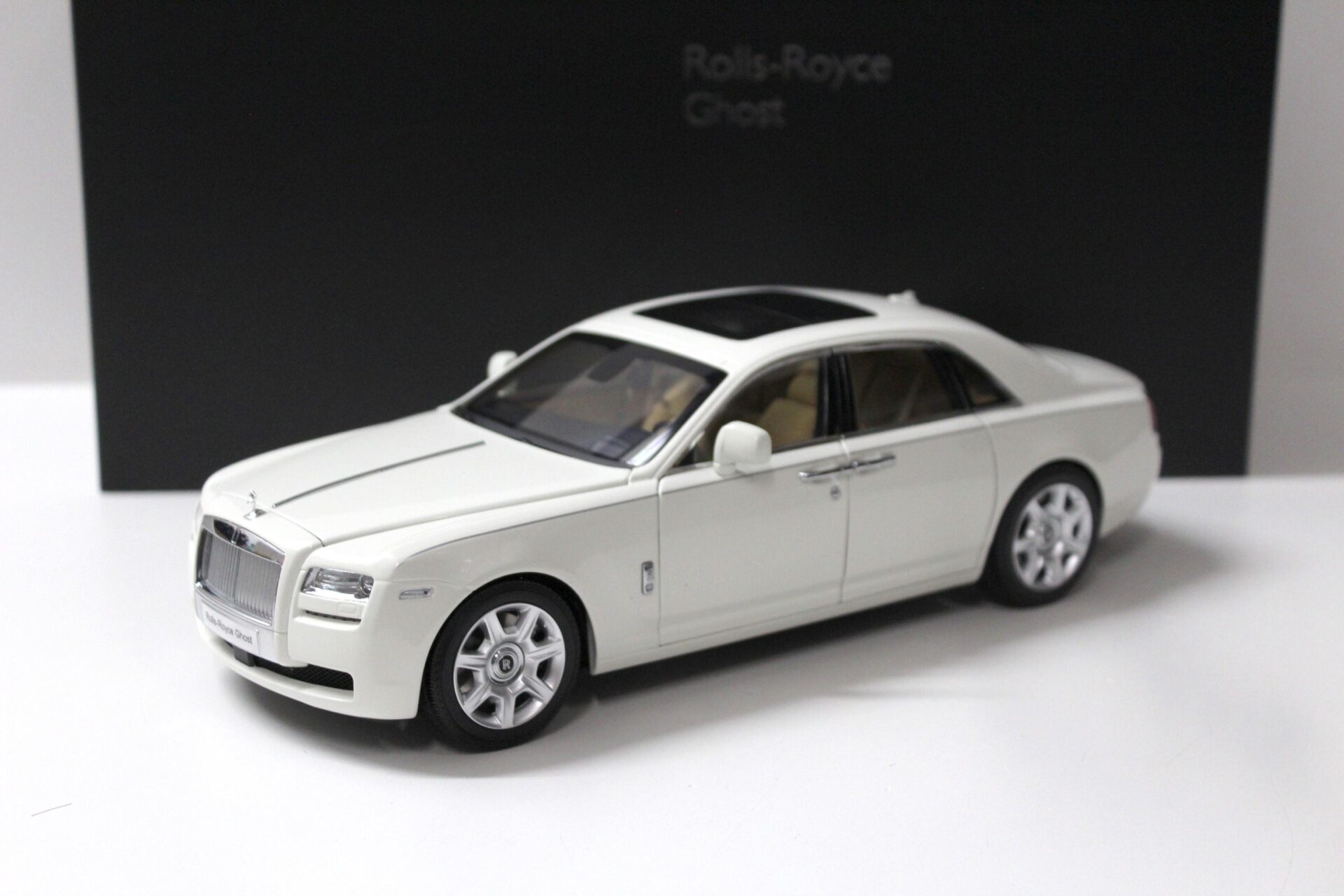 1:18 Kyosho Rolls Royce Ghost english white