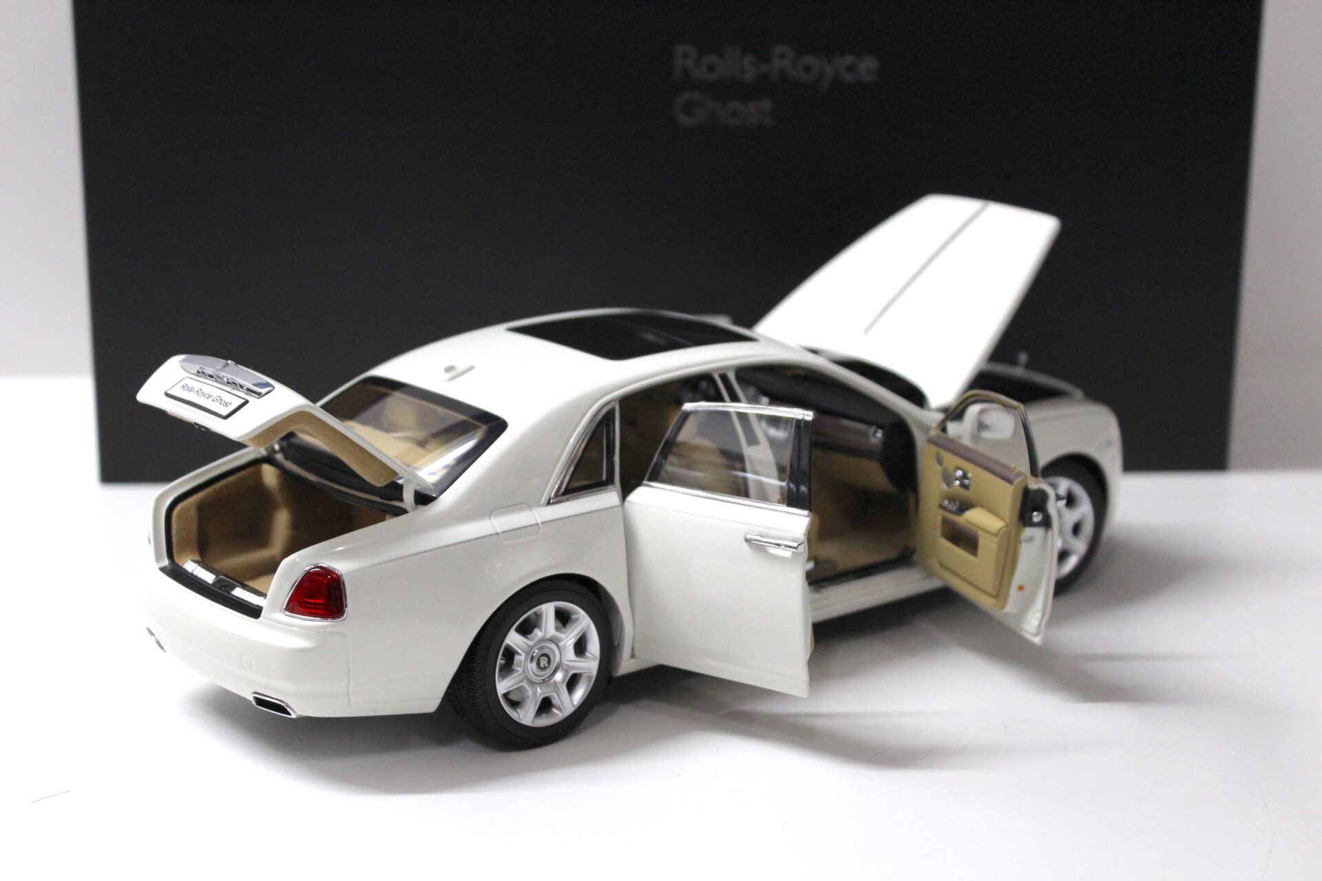 1:18 Kyosho Rolls Royce Ghost english white
