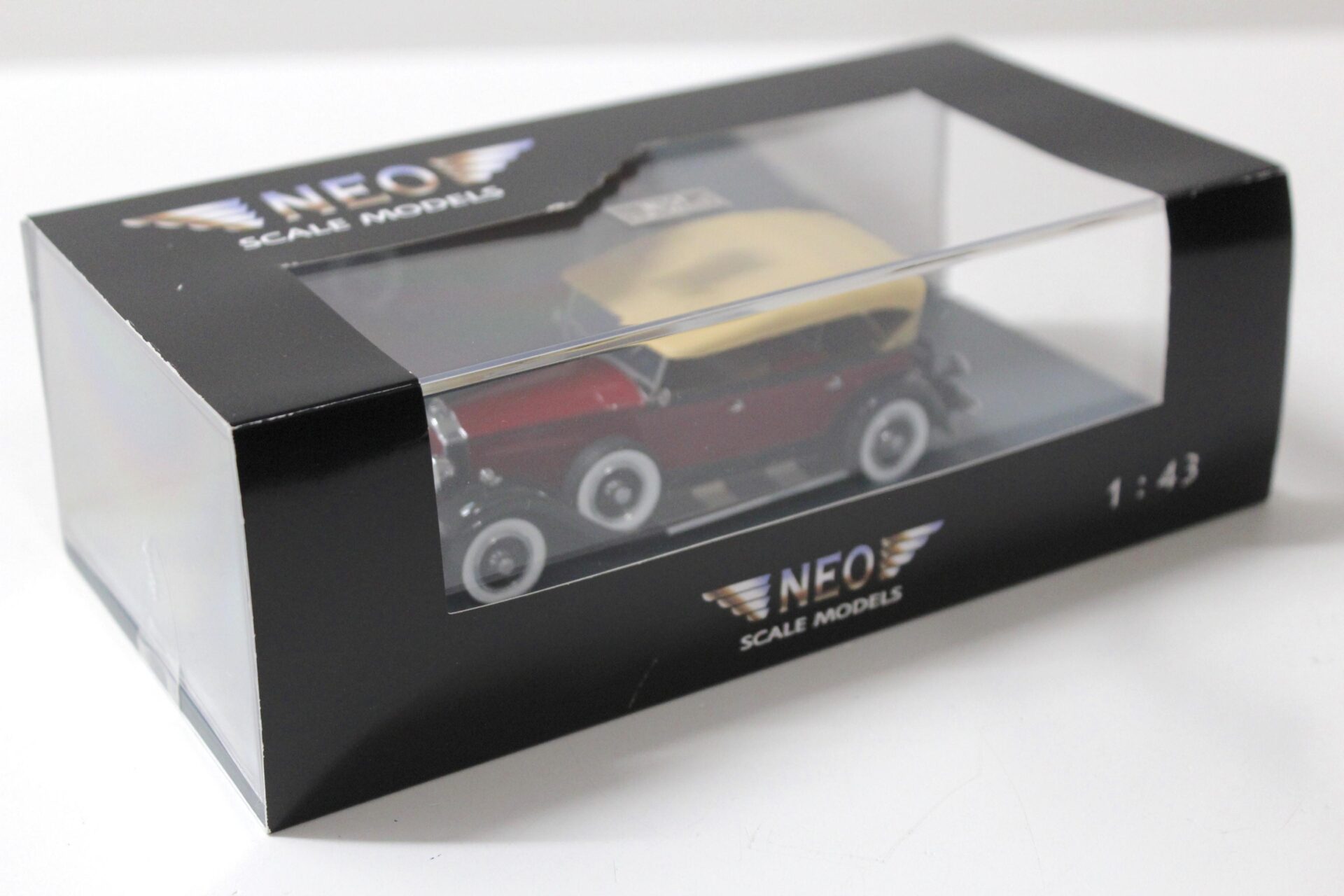 1:43 NEO Packard 733 Straight 8 Sport Phaeton 1930 red/ beige Top