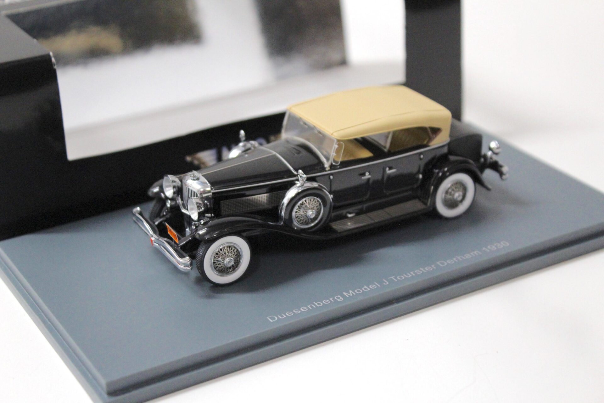 1:43 NEO Duesenberg Model J Tourster Derham 1930 black/ beige Top