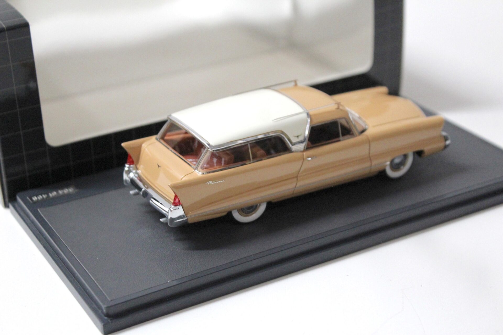 1:43 Matrix 1956 Chrysler Plainsman Concept Wagon brown/ beige