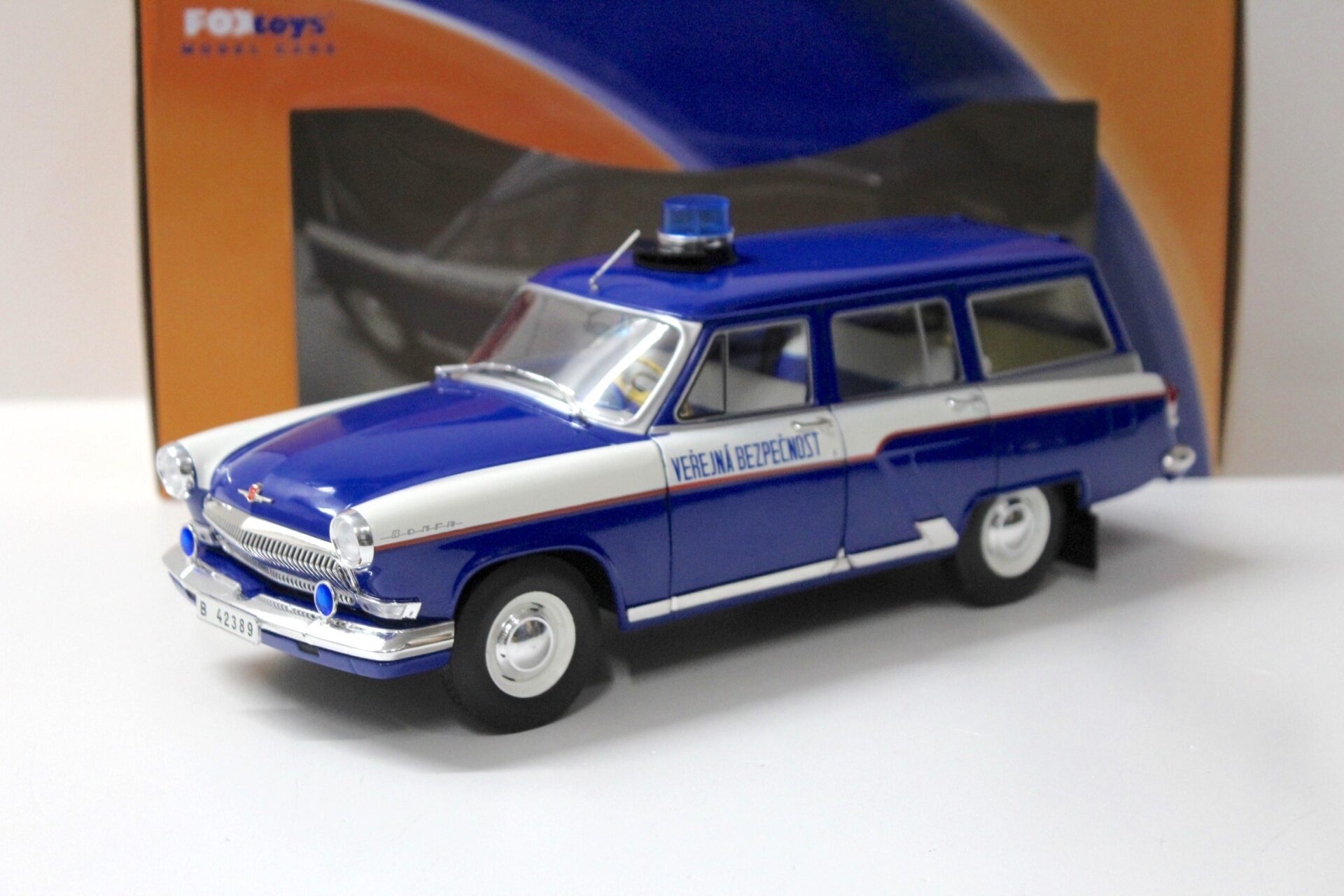 ID 56222 orig 1.jpg 1:18 FOX TOYS IST Wolga Volga GAZ-22V M22 Kombi Praha Prag Police Polizei