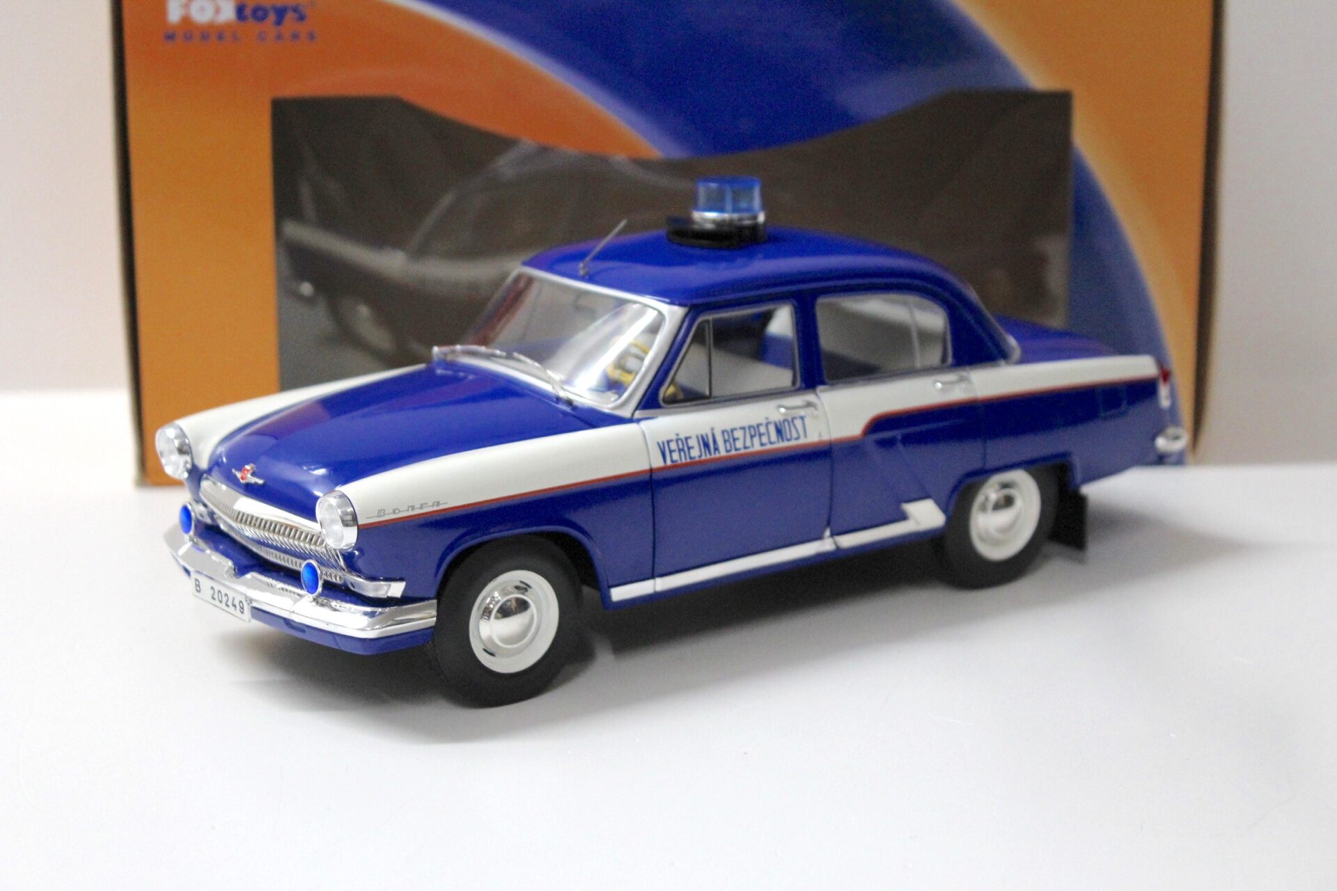 1:18 FOX TOYS IST Wolga Volga GAZ M21 Limousine Praha Prag Police Polizei