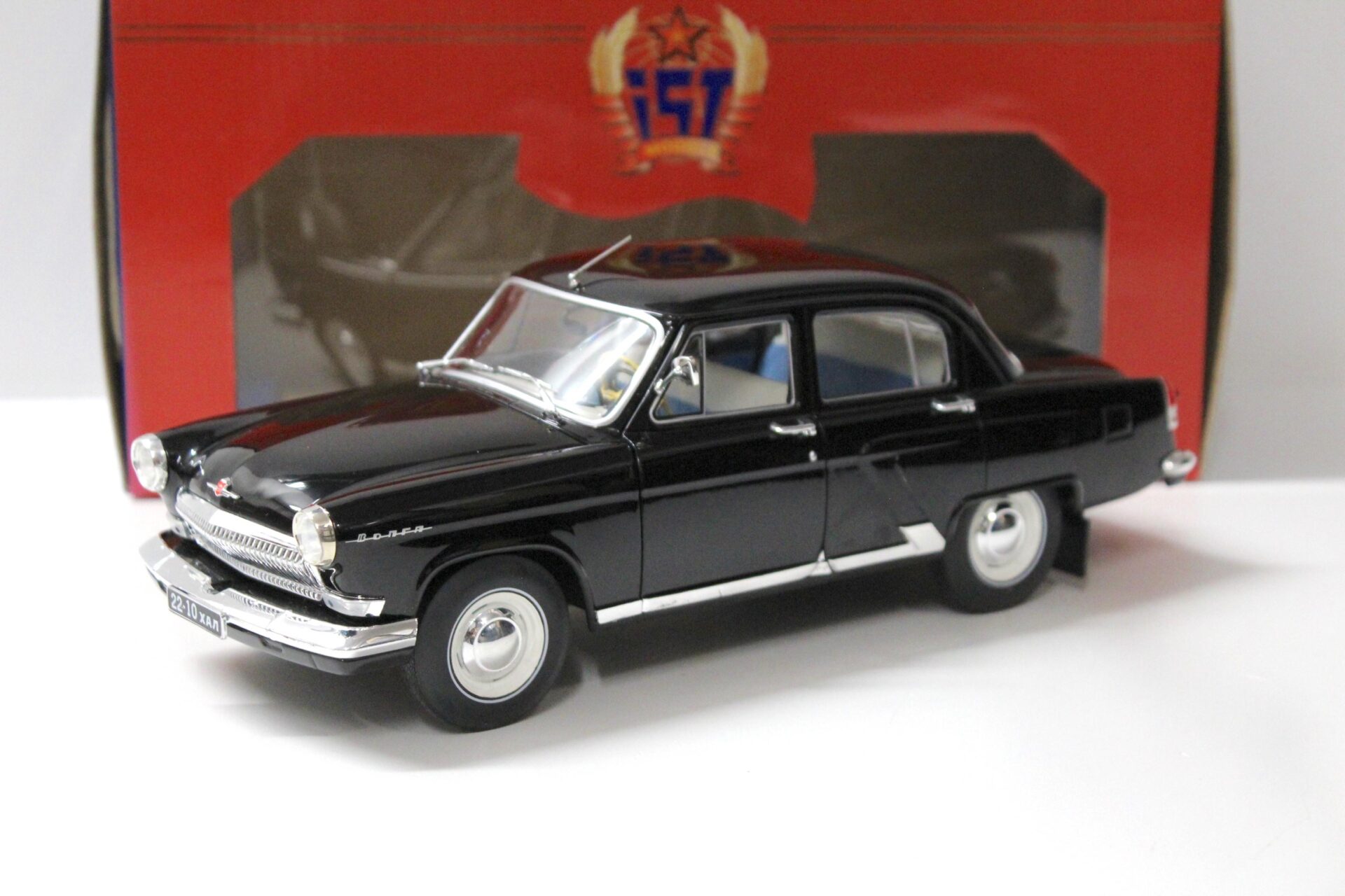 ID 56238 orig.jpg 1:18 IST Wolga Volga GAZ 21R Limousine "Volga" 1966 black