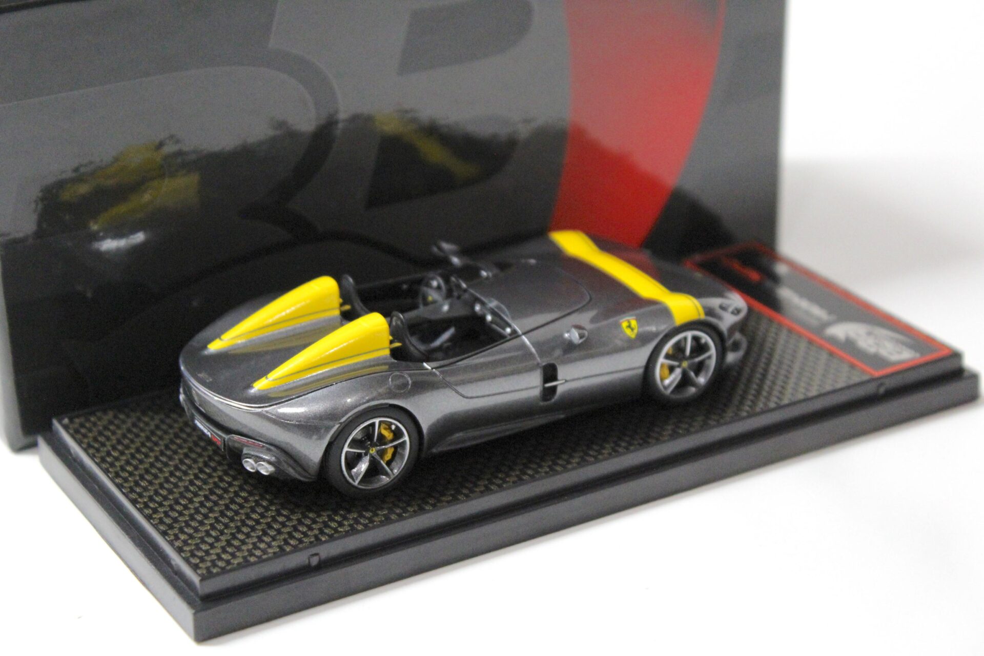 1:43 BBR Ferrari Monza SP2 grigio met. silver/ yellow stripe - Limited 40 pcs.
