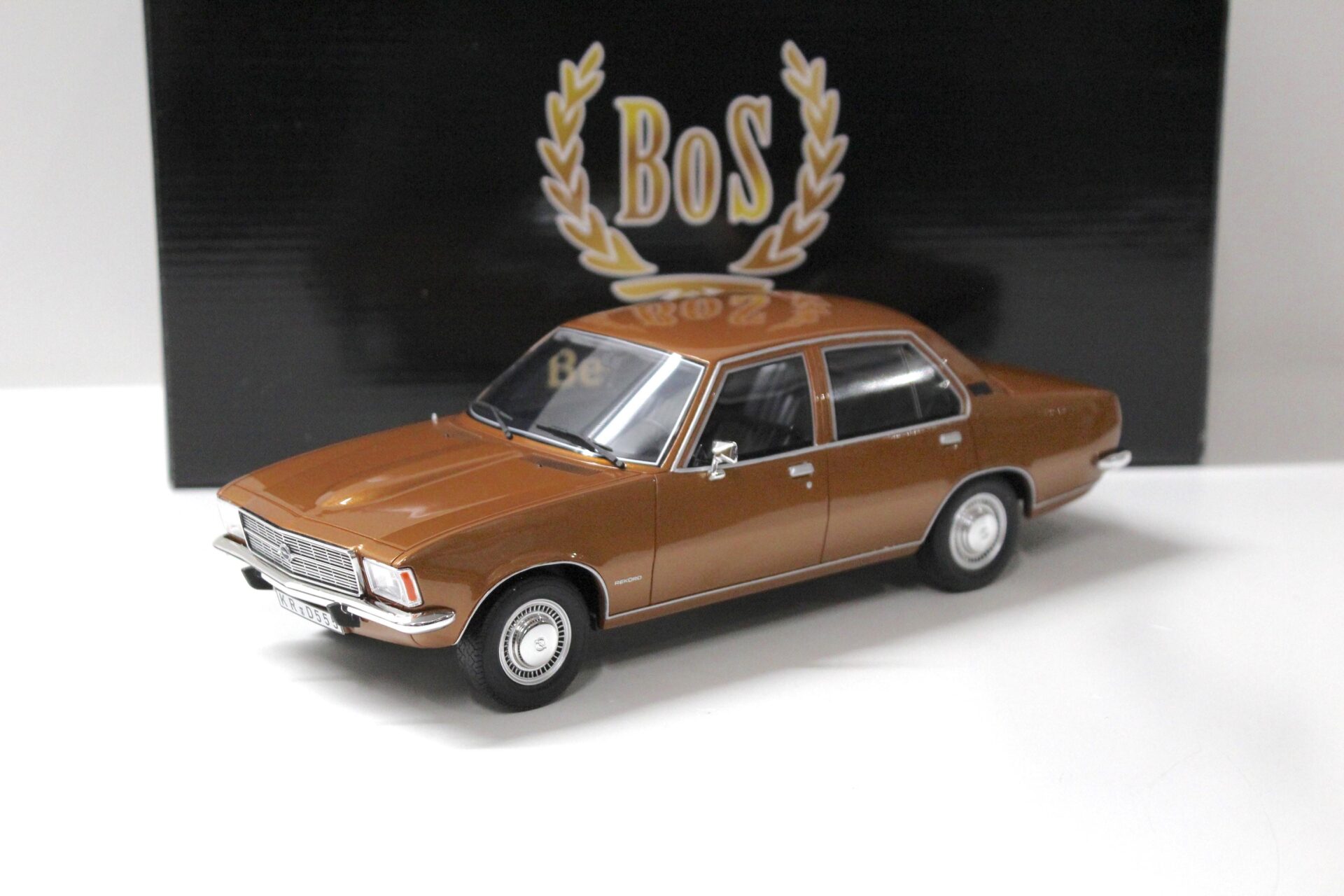 ID 56304 orig 1.jpg 1:18 BOS Opel Rekord D 2100D Limousine 1973 gold metallic