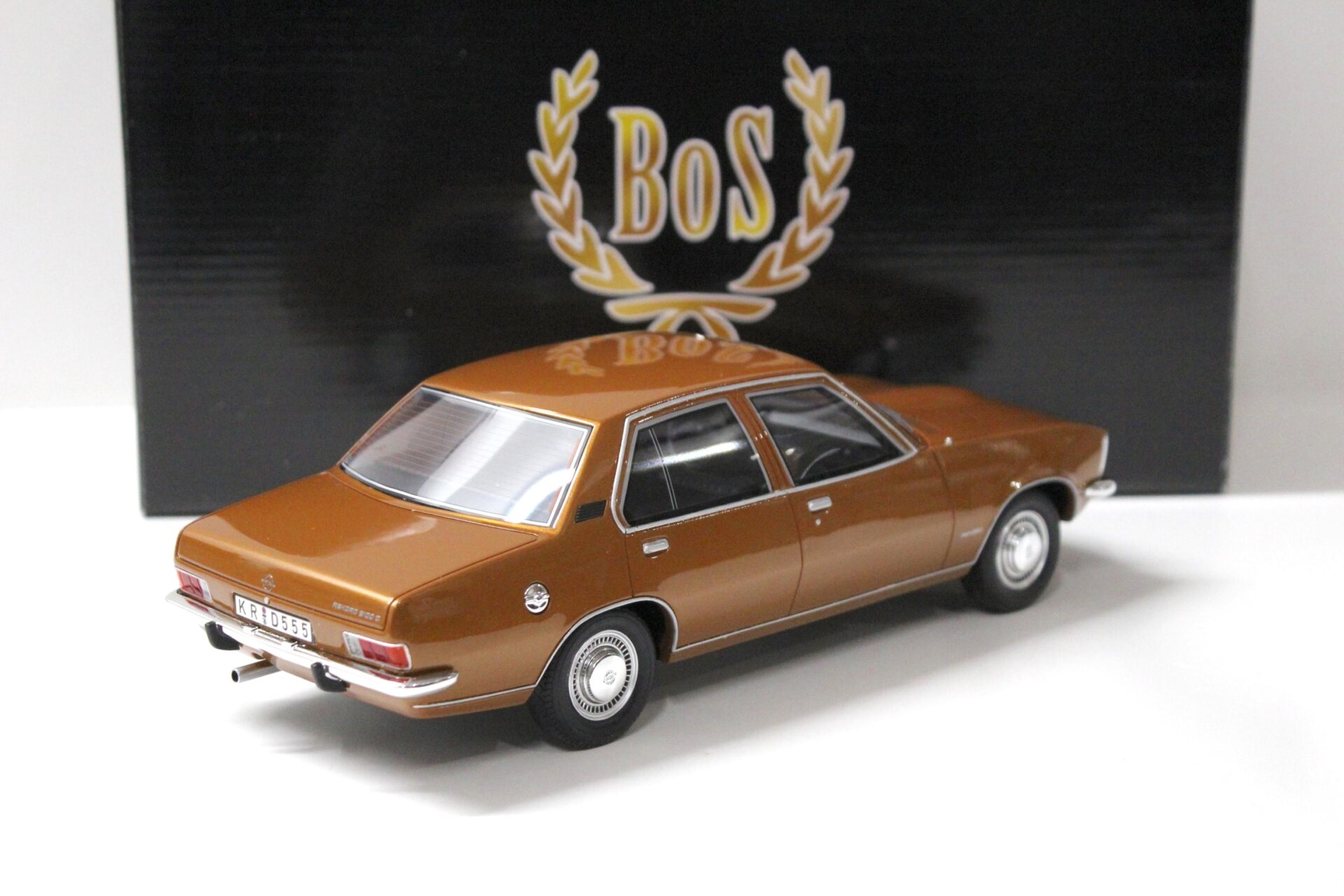 1:18 BOS Opel Rekord D 2100D Limousine 1973 gold metallic