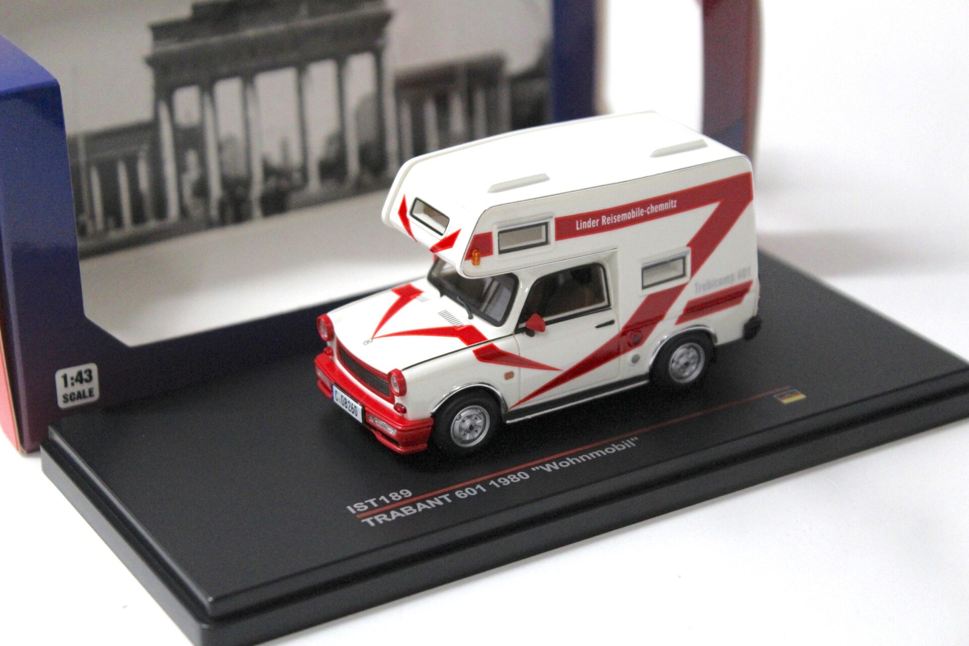 ID 56329 orig.jpg 1:43 IST Models Trabant 601 Wohnmobil 1980 white/ red