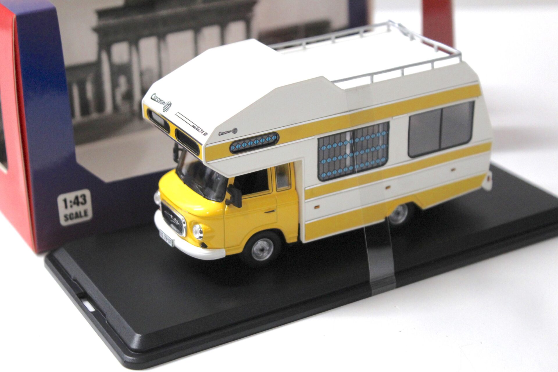 ID 56335 orig.jpg 1:43 IST Models Barkas B1000 Wohnmobil 1973 yellow/ white