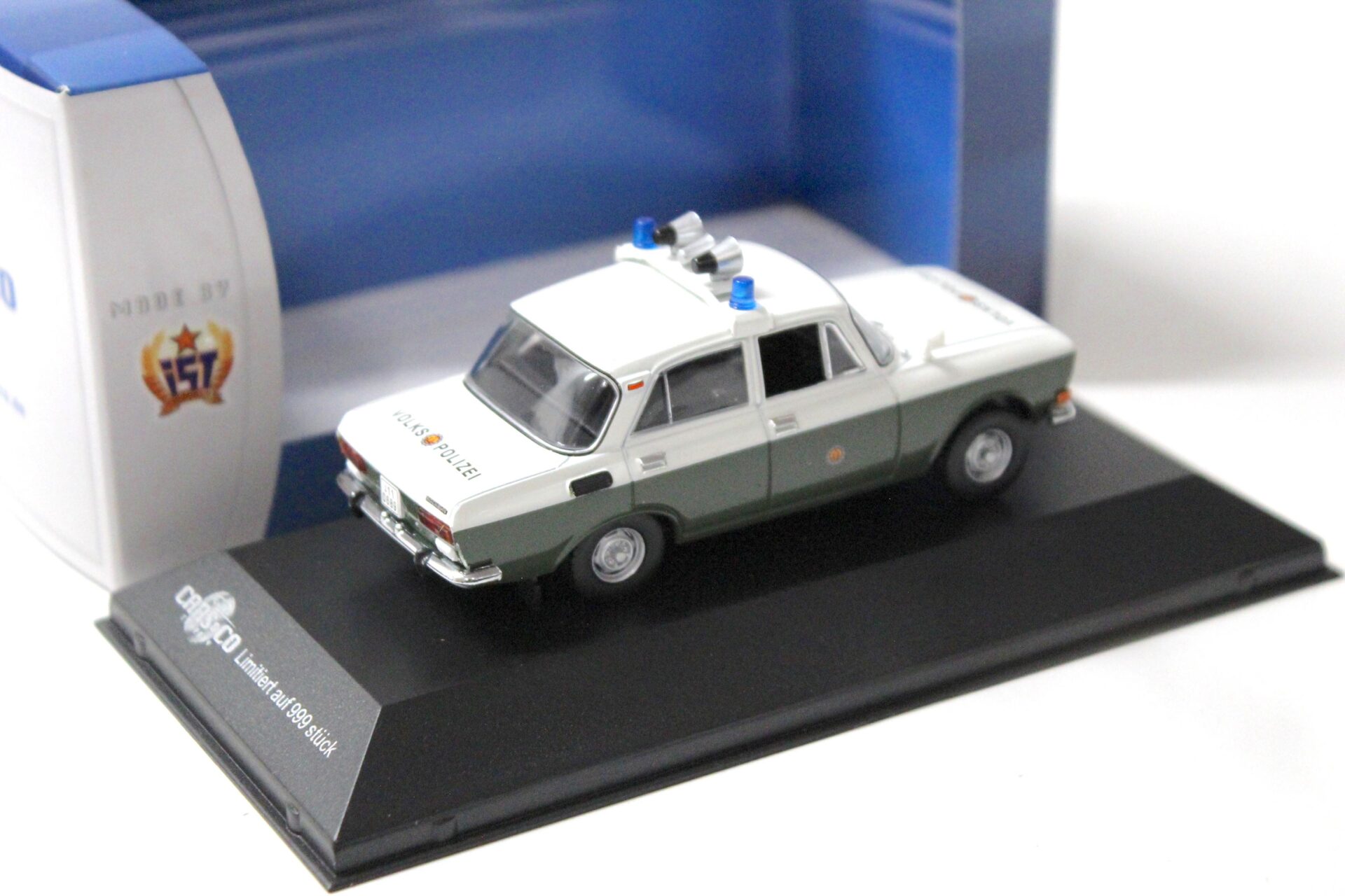 1:43 Cars&Co IST Moskwitch 2140 Sedan Volkspolizei VP green/ white
