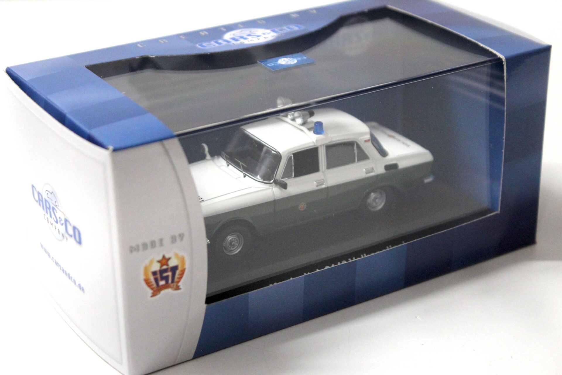 1:43 Cars&Co IST Moskwitch 2140 Sedan Volkspolizei VP green/ white