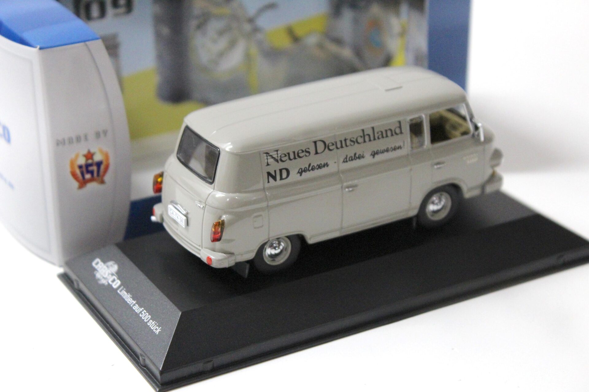 1:43 Cars&Co IST Barkas B1000 Van Kasten Neues Deutschland grey