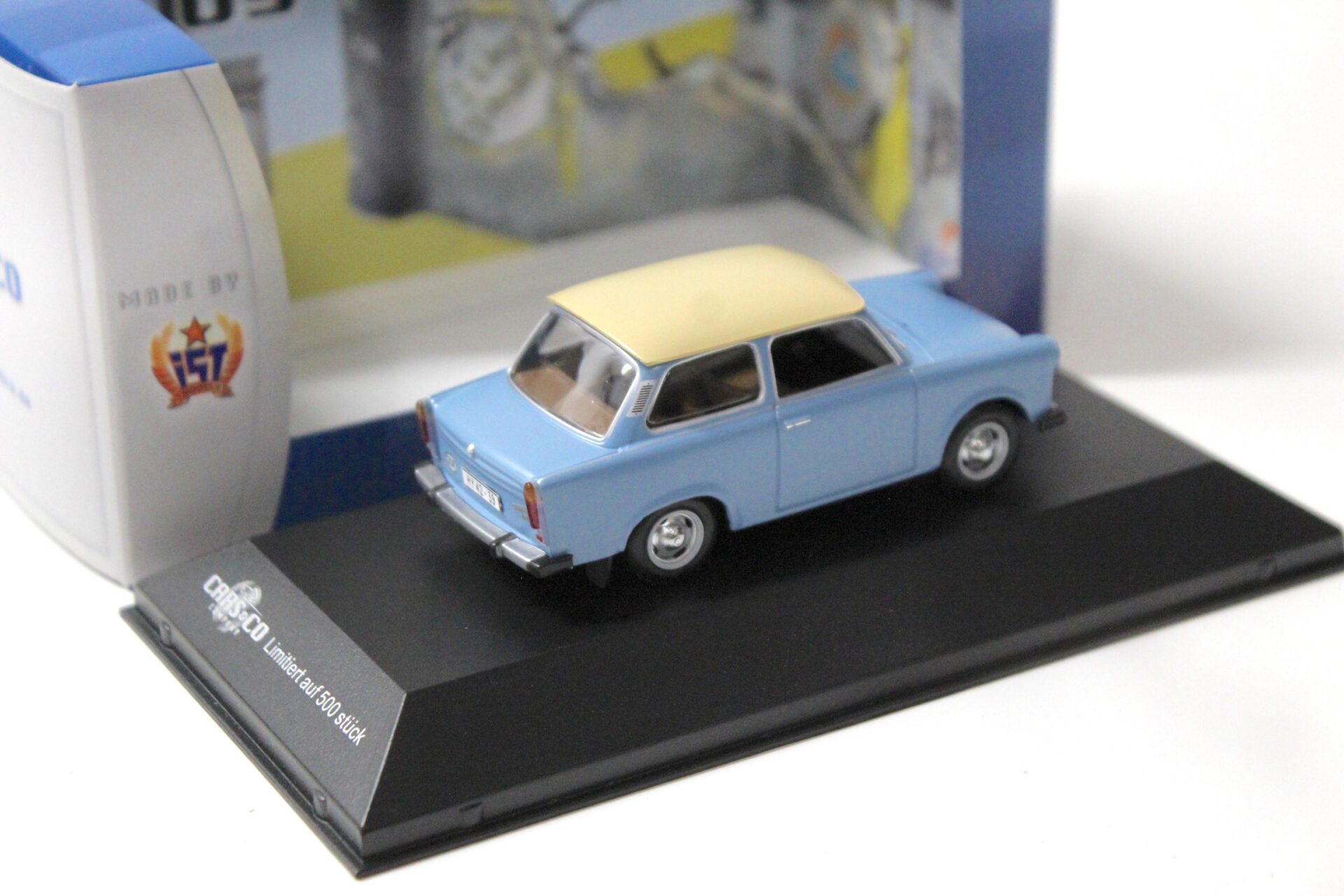 1:43 Cars&Co IST Trabant 601 Sedan DE LUXE 1965 blue/ beige roof