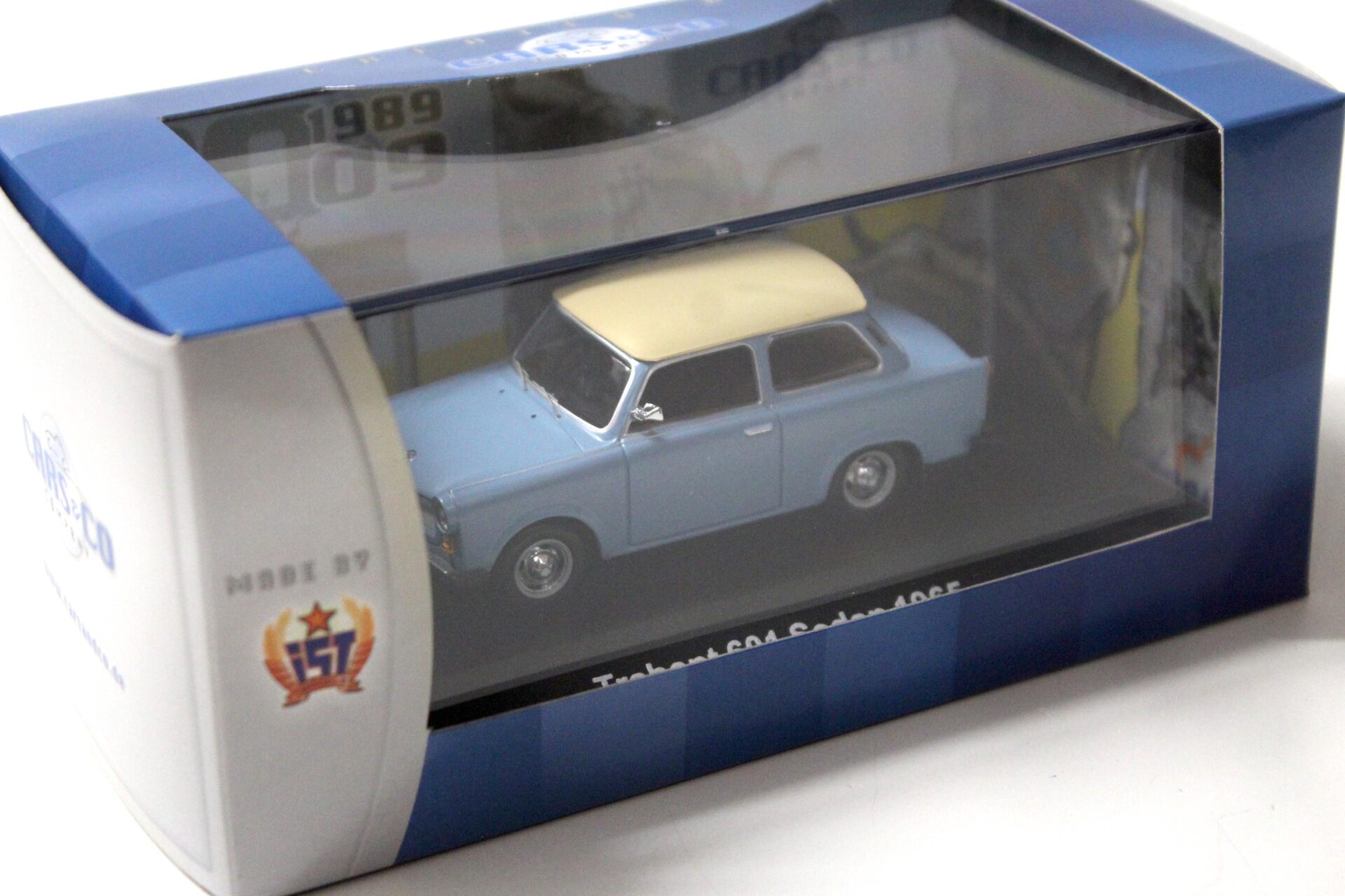1:43 Cars&Co IST Trabant 601 Sedan DE LUXE 1965 blue/ beige roof
