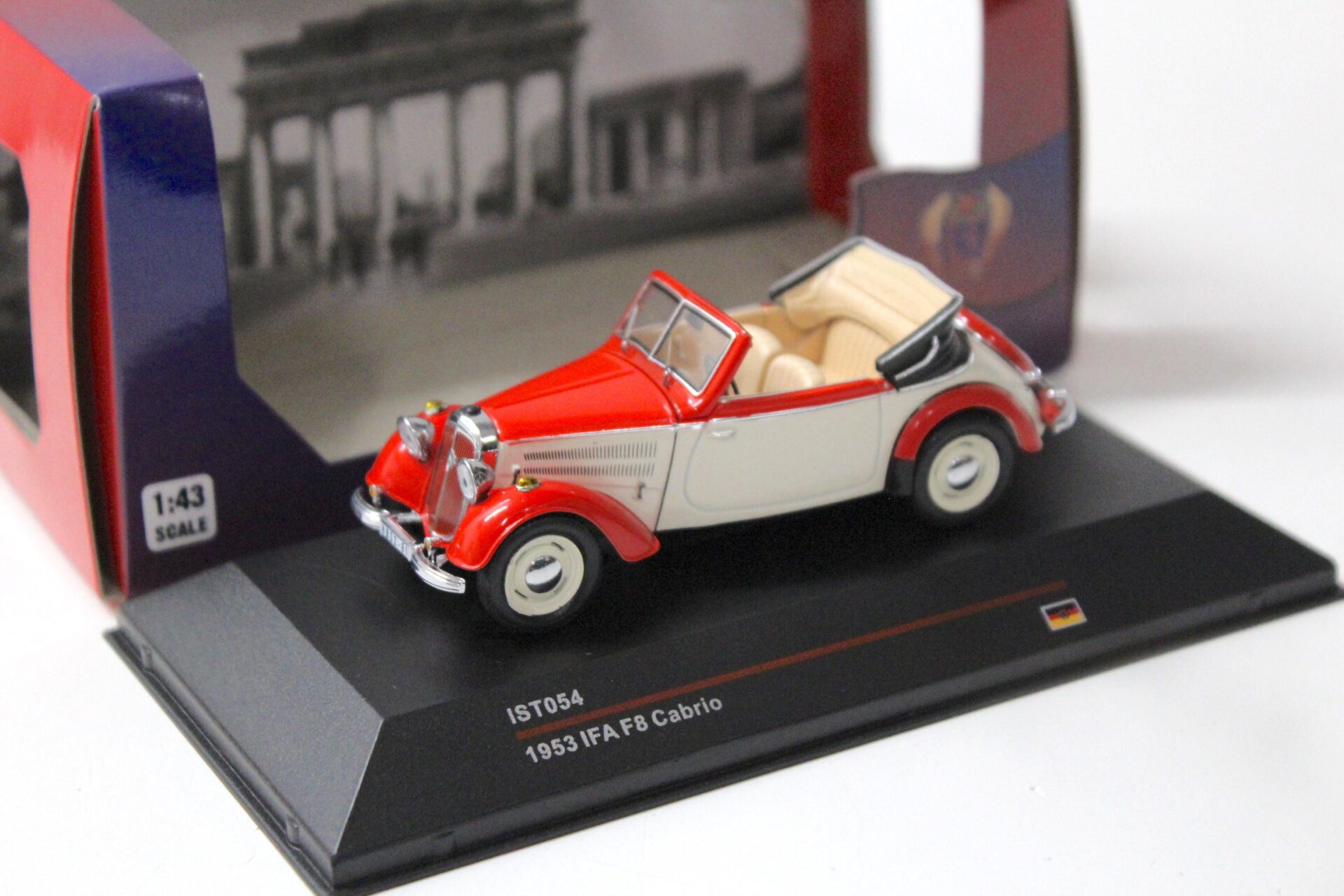 1:43 IST Models IFA F8 Cabriolet red/ beige 1953