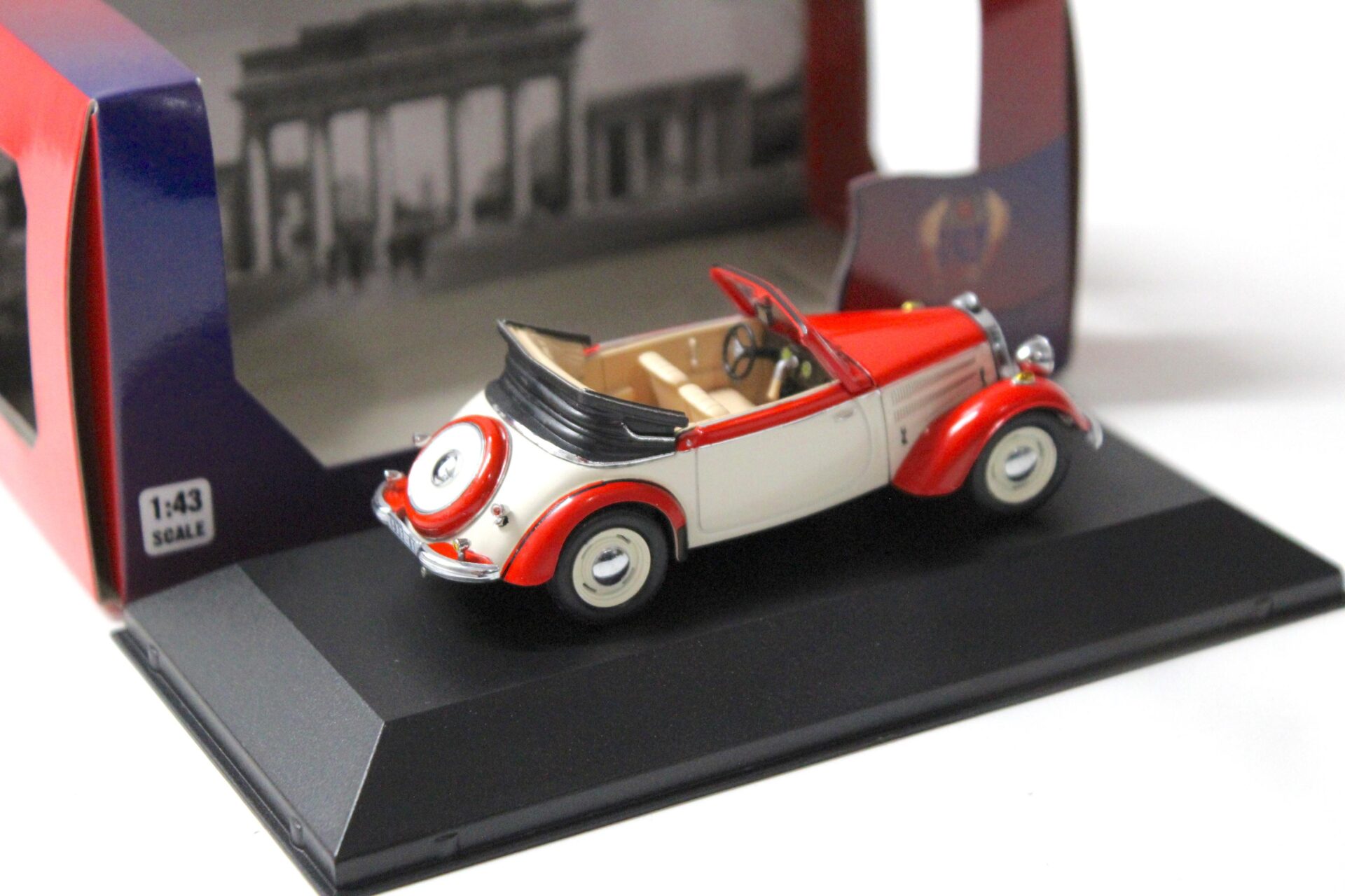 1:43 IST Models IFA F8 Cabriolet red/ beige 1953