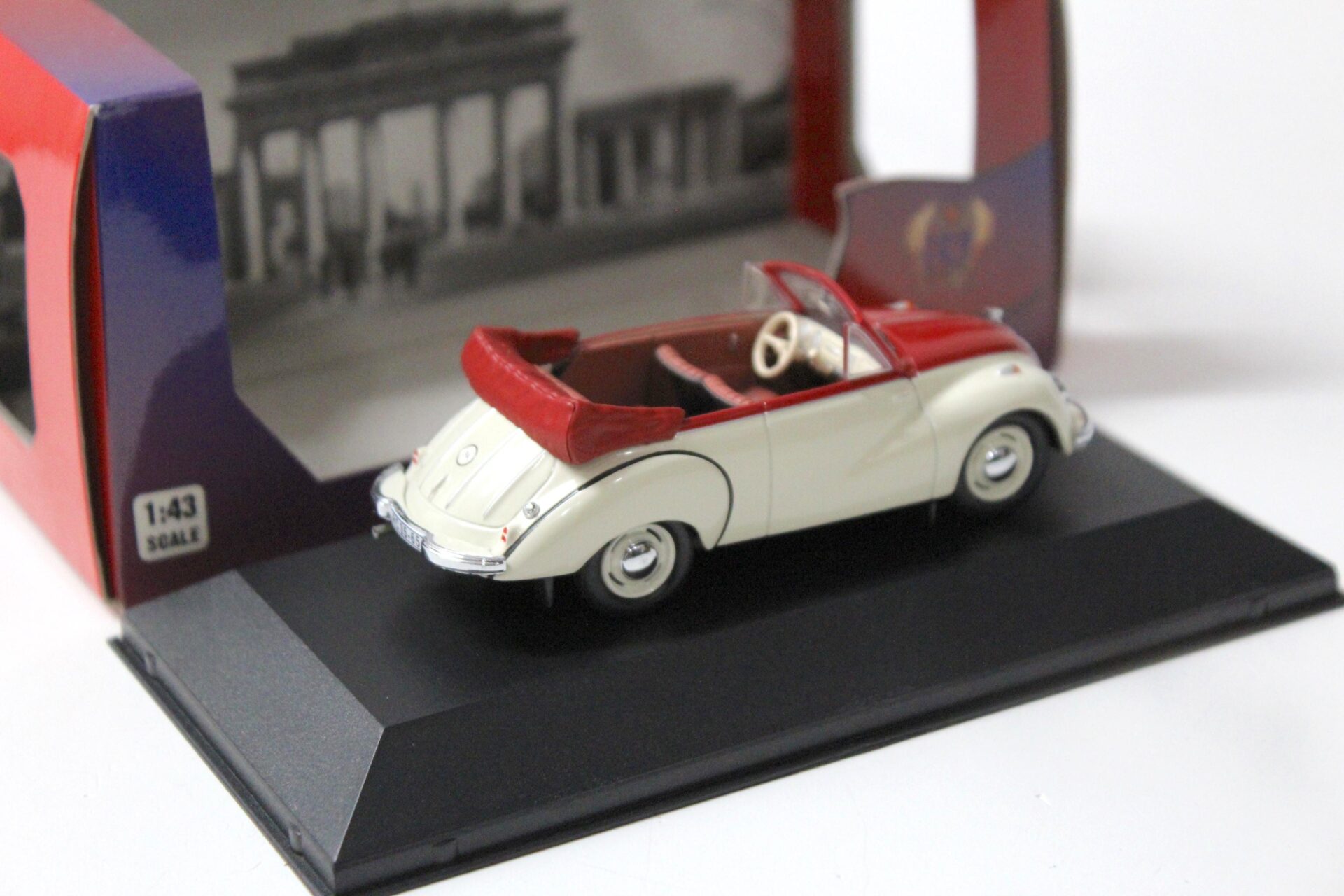 1:43 IST Models IFA F9 Cabriolet white/ red 1953