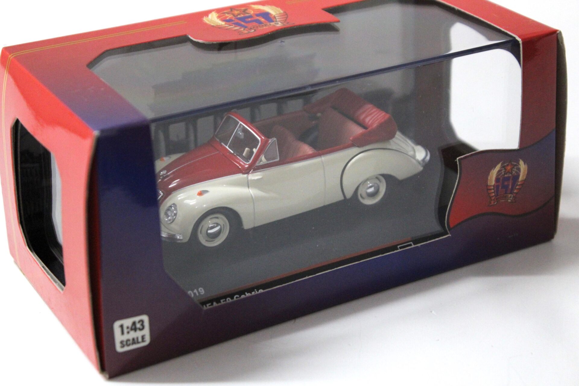 1:43 IST Models IFA F9 Cabriolet white/ red 1953