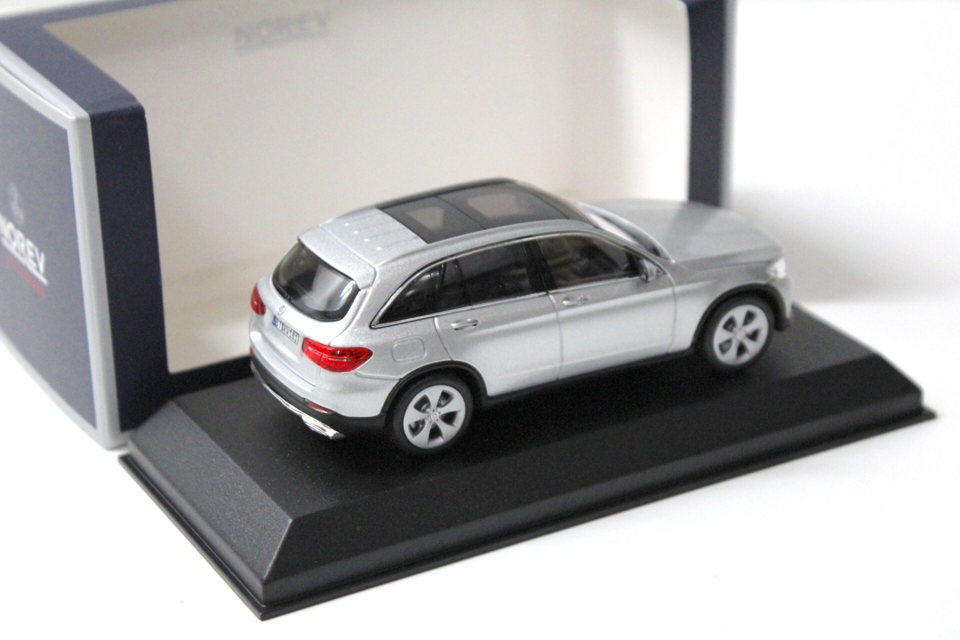 1:43 Norev Mercedes GLC SUV 2015 silver metallic
