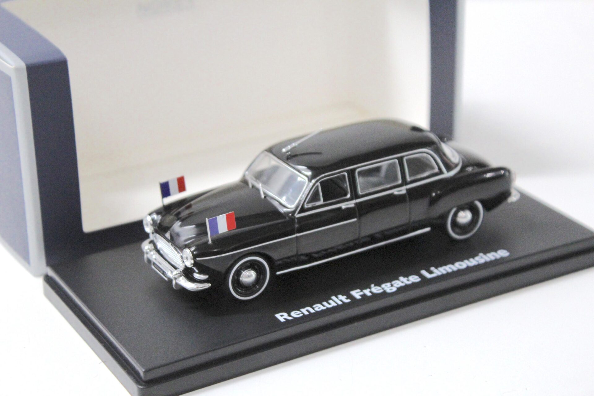 1:43 Norev Renault Fregate Limousine Präsident De Gaulle 1957 black