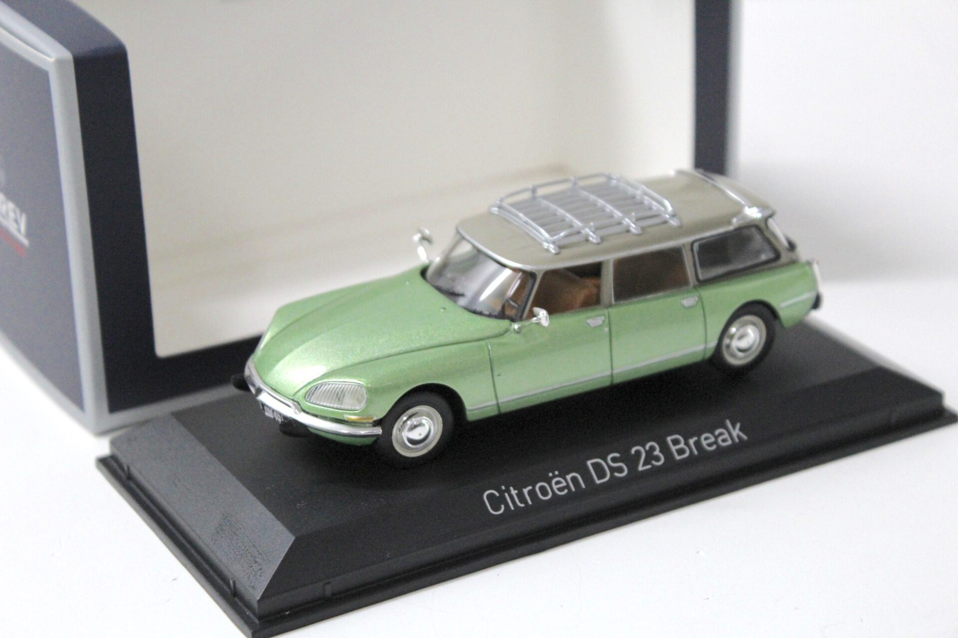 ID 56781 orig 1.jpg 1:43 Norev Citroen DS 23 Break 1974 green metallic