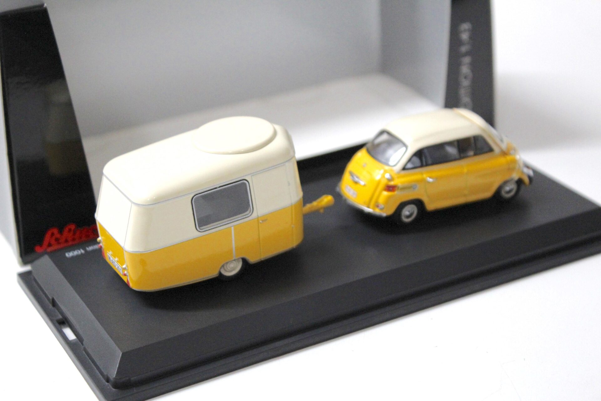 1:43 Schuco BMW 600 mit Hymer Eriba Puck Wohnwagen yellow/ white
