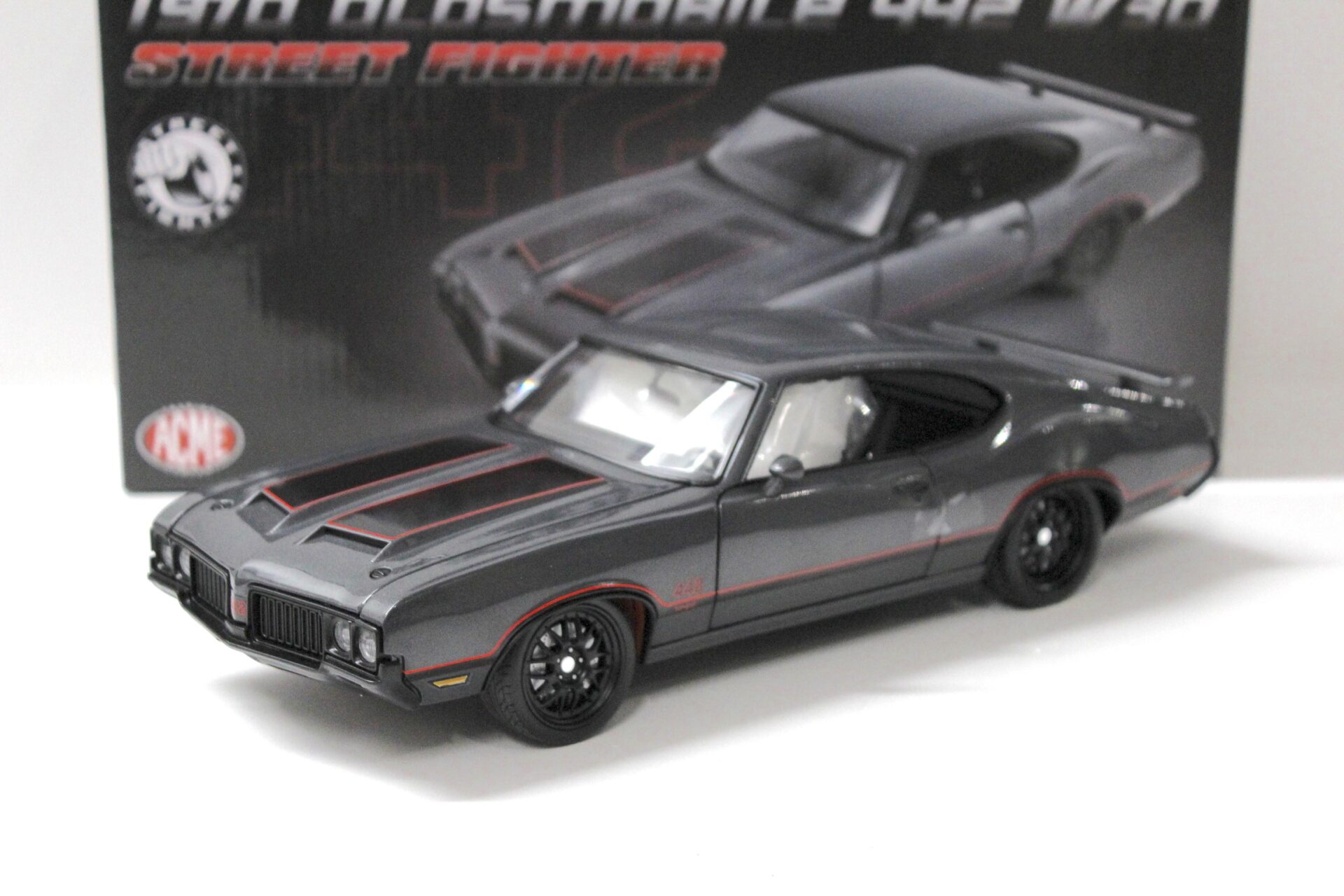 1:18 ACME 1970 Oldsmobile 442 W-30 Street Fighter grey metallic/ red