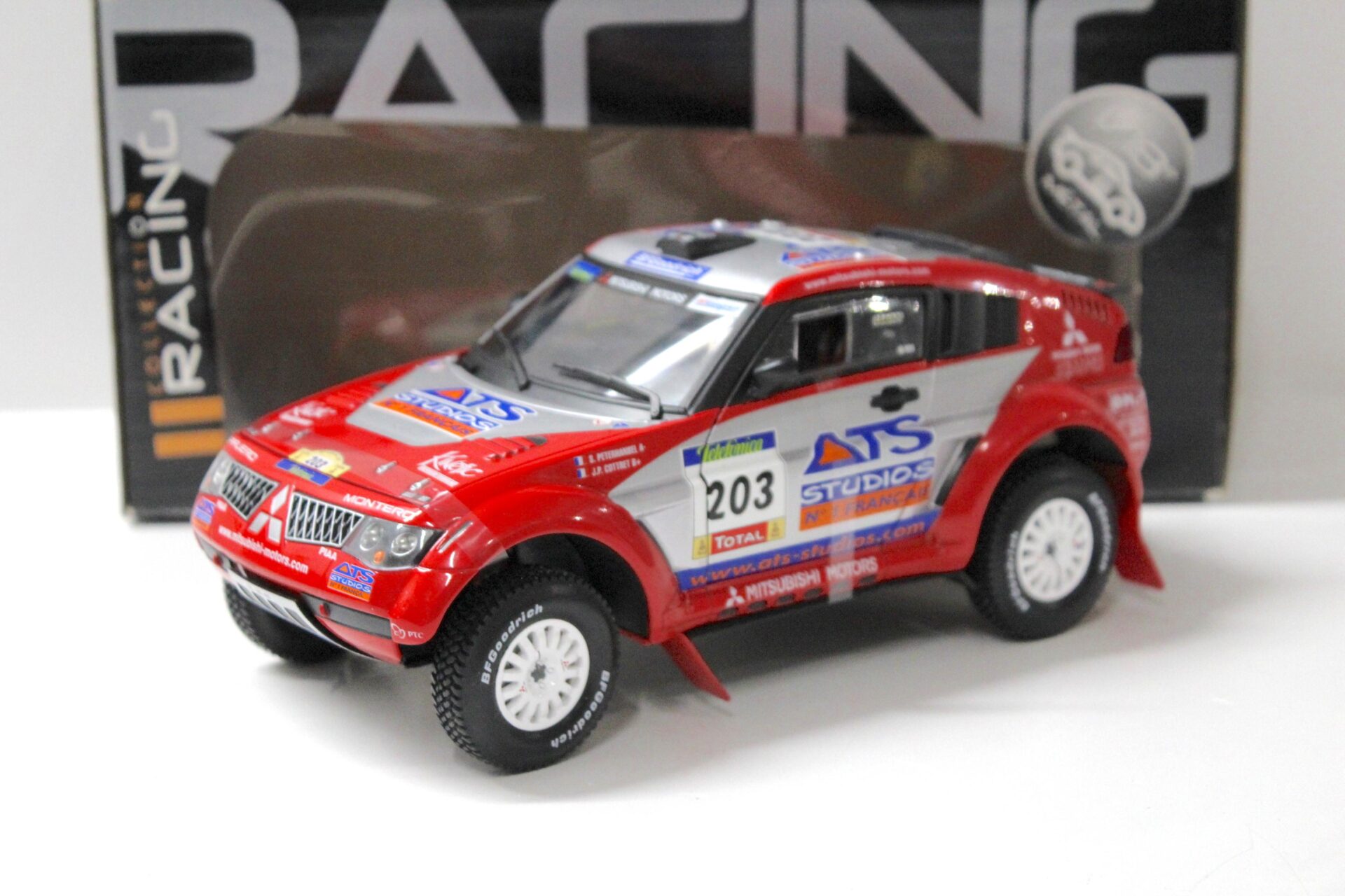 1:18 Solido Mitsubishi Pajero Evolution 2004 Rallye #203 Peterhansel/ Cottret