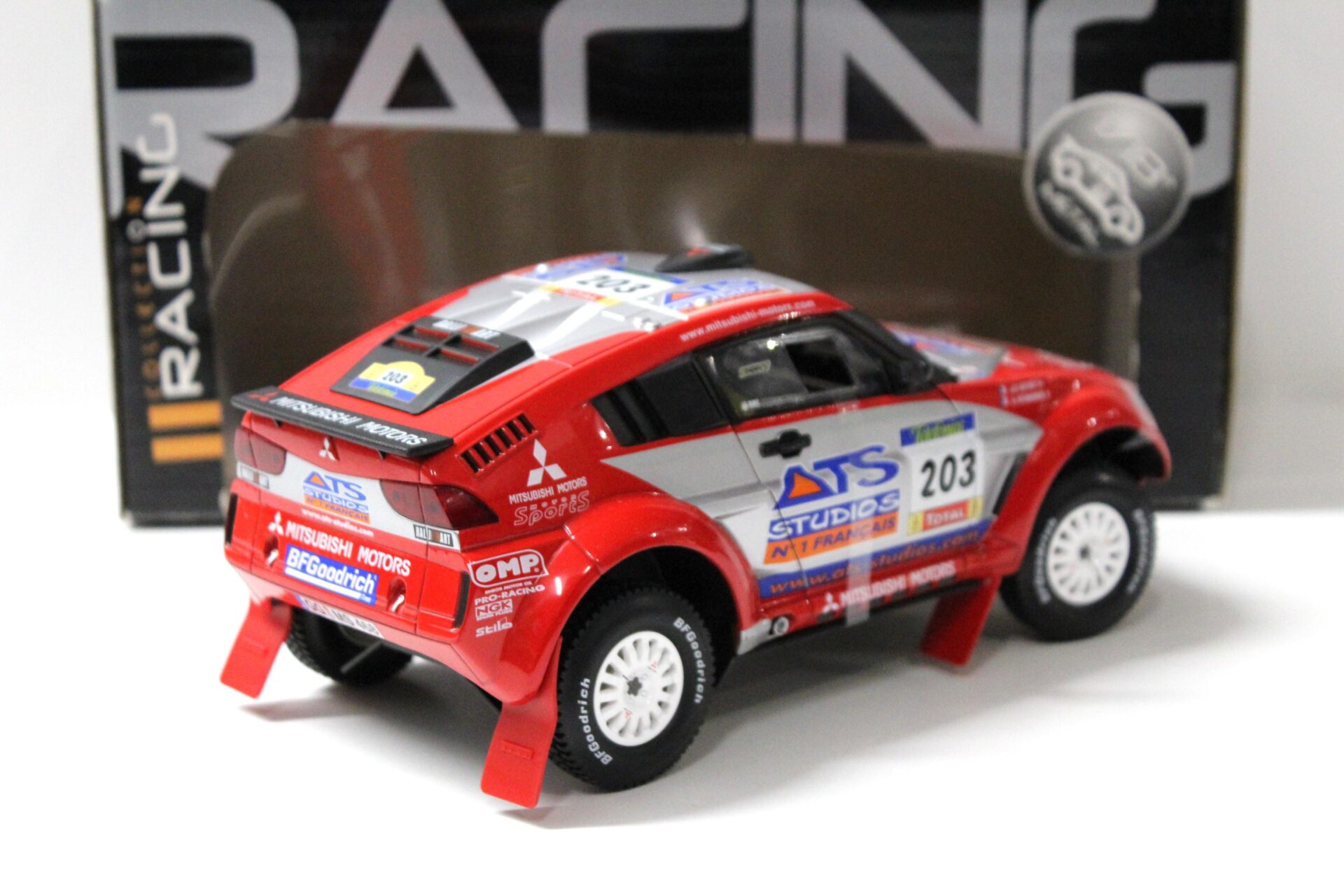 1:18 Solido Mitsubishi Pajero Evolution 2004 Rallye #203 Peterhansel/ Cottret