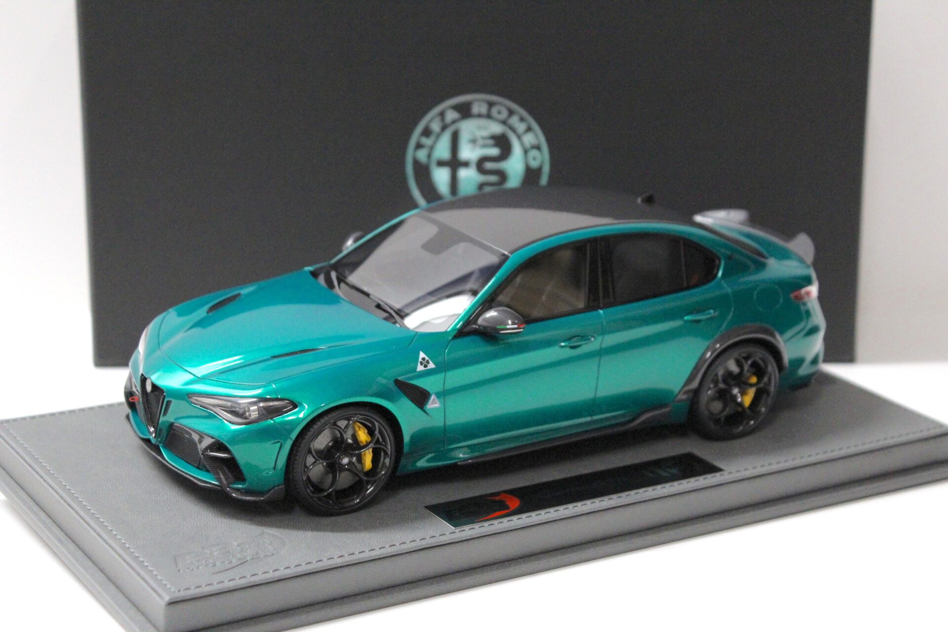 1:18 BBR Alfa Romeo Giulia GTA Verde Montreal green/ yellow brakes - Limited 32 pcs.