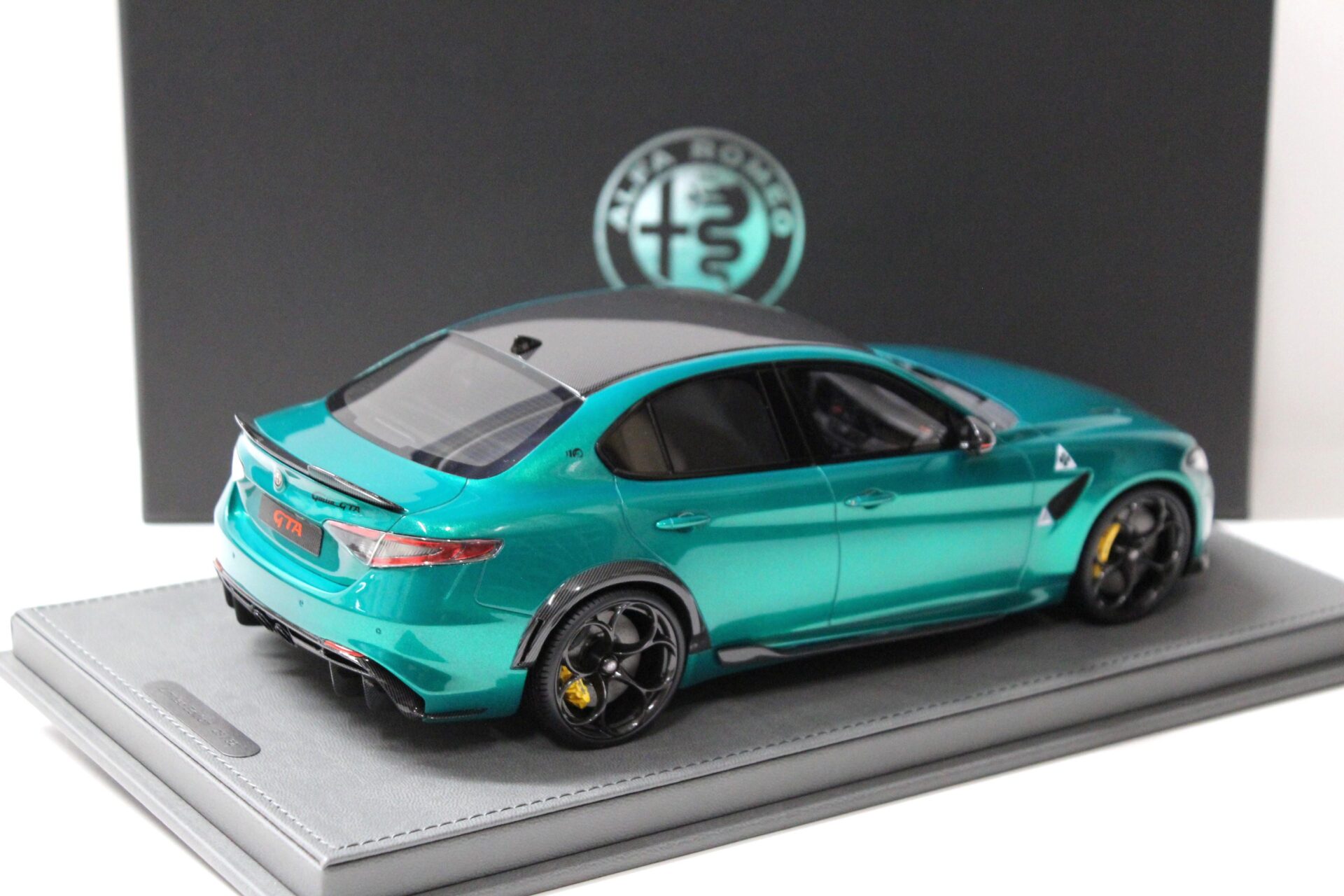 1:18 BBR Alfa Romeo Giulia GTA Verde Montreal green/ yellow brakes - Limited 32 pcs.