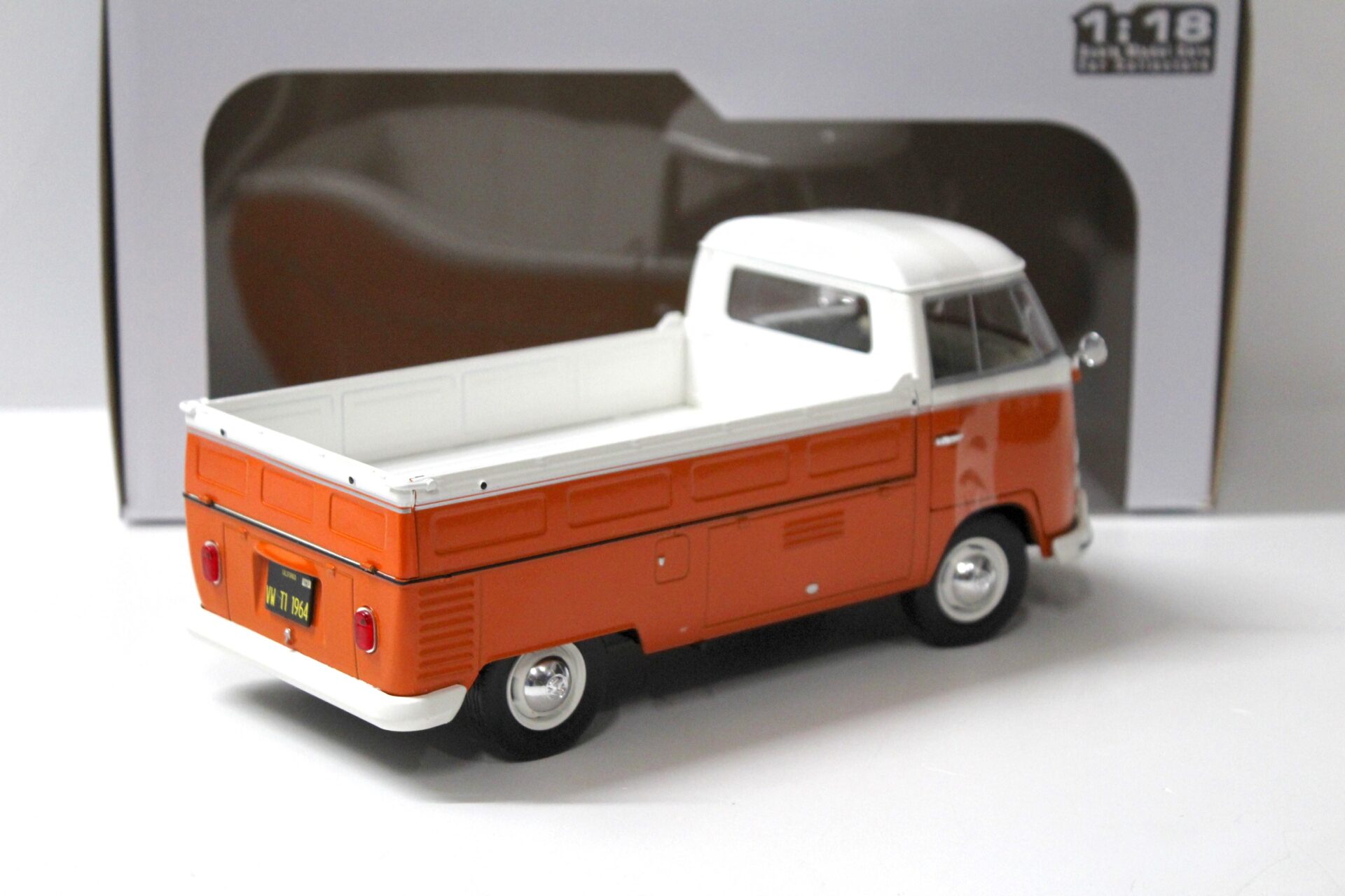 1:18 Solido VW T1 Pick-Up Pritsche orange/ white 1950 + Surfboard