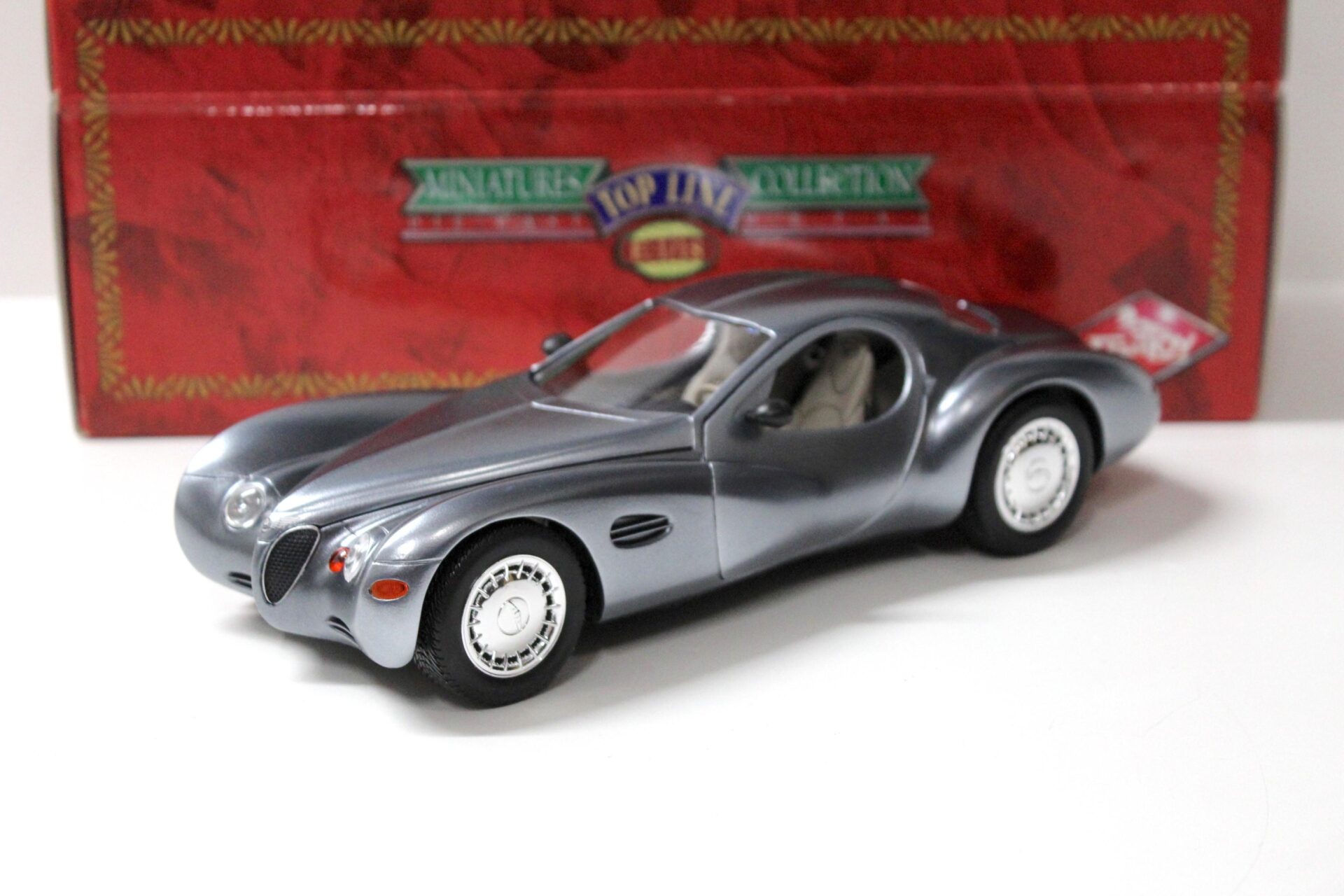 ID 57392 orig 1.jpg 1:18 Guiloy Chrysler Atlantic silver-blue