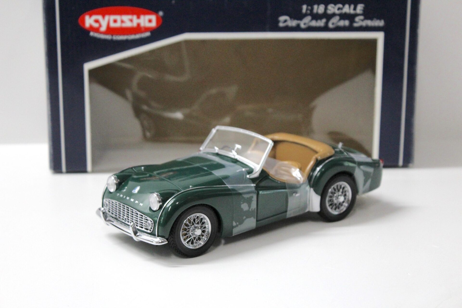 ID 57416 orig.jpg 1:18 Kyosho Triumph TR3A Roadster RHD dark green