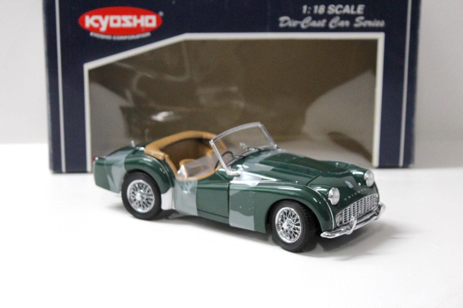 1:18 Kyosho Triumph TR3A Roadster RHD dark green