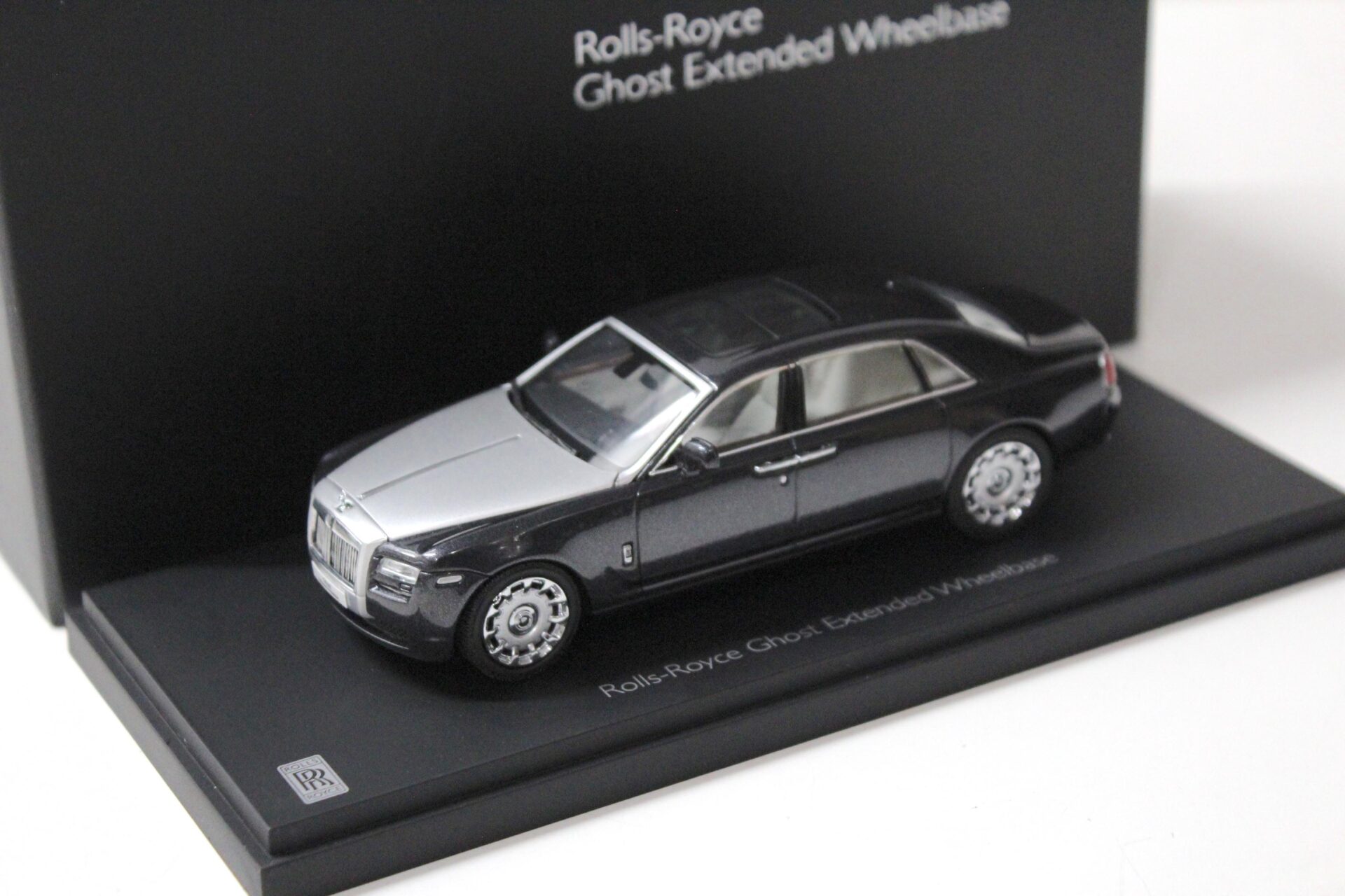 ID 57484 orig.jpg 1:43 Kyosho Rolls Royce Ghost Extended Wheelbase EWB Darkest Tungsten