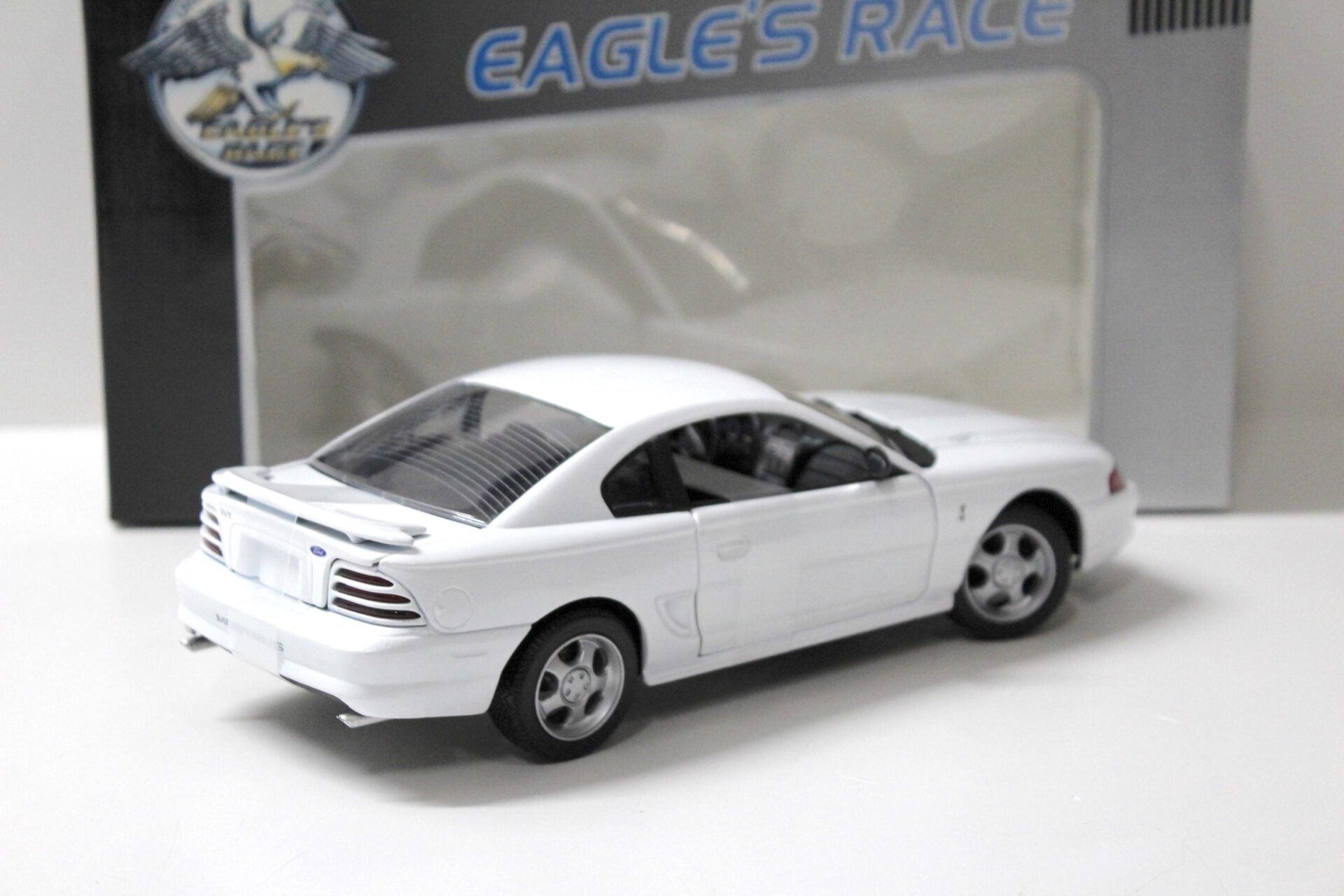 1:18 EAGLE Ford Mustang GT Coupe Cobra 1994 white