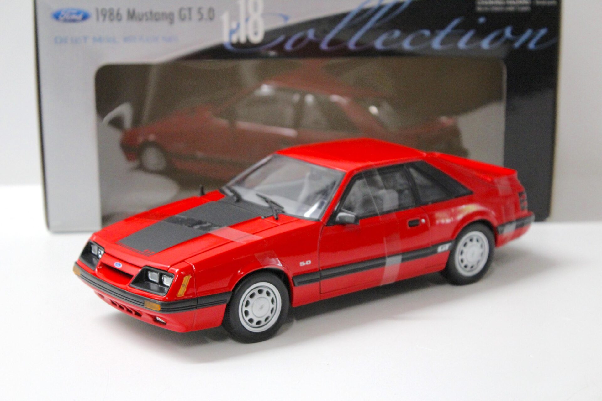 ID 57557 orig 1.jpg 1:18 Welly 1986 Ford Mustang GT 5.0 Coupe red/ black