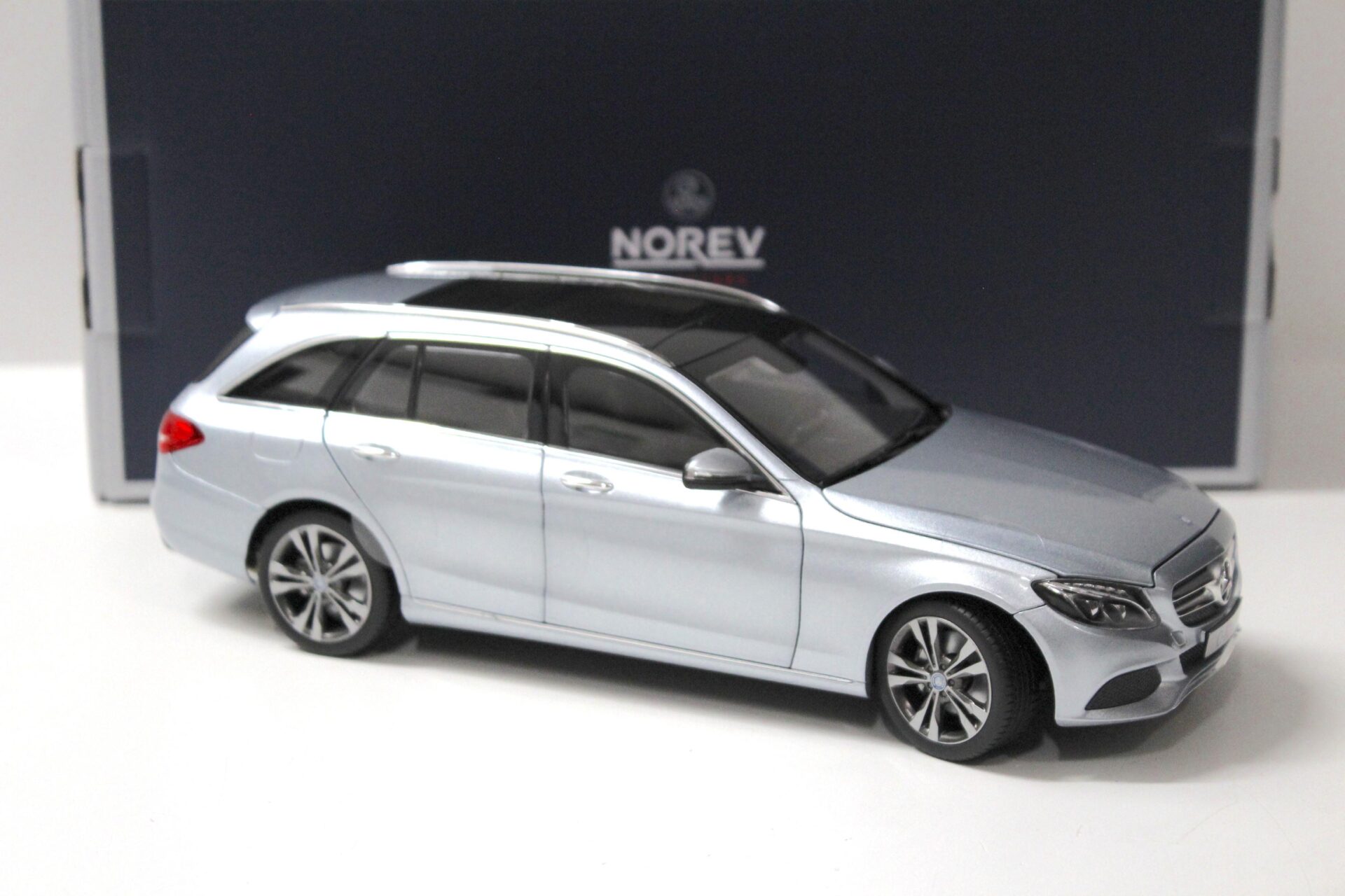 1:18 Norev Mercedes C-Klasse T-Modell 2014 silver-blue metallic