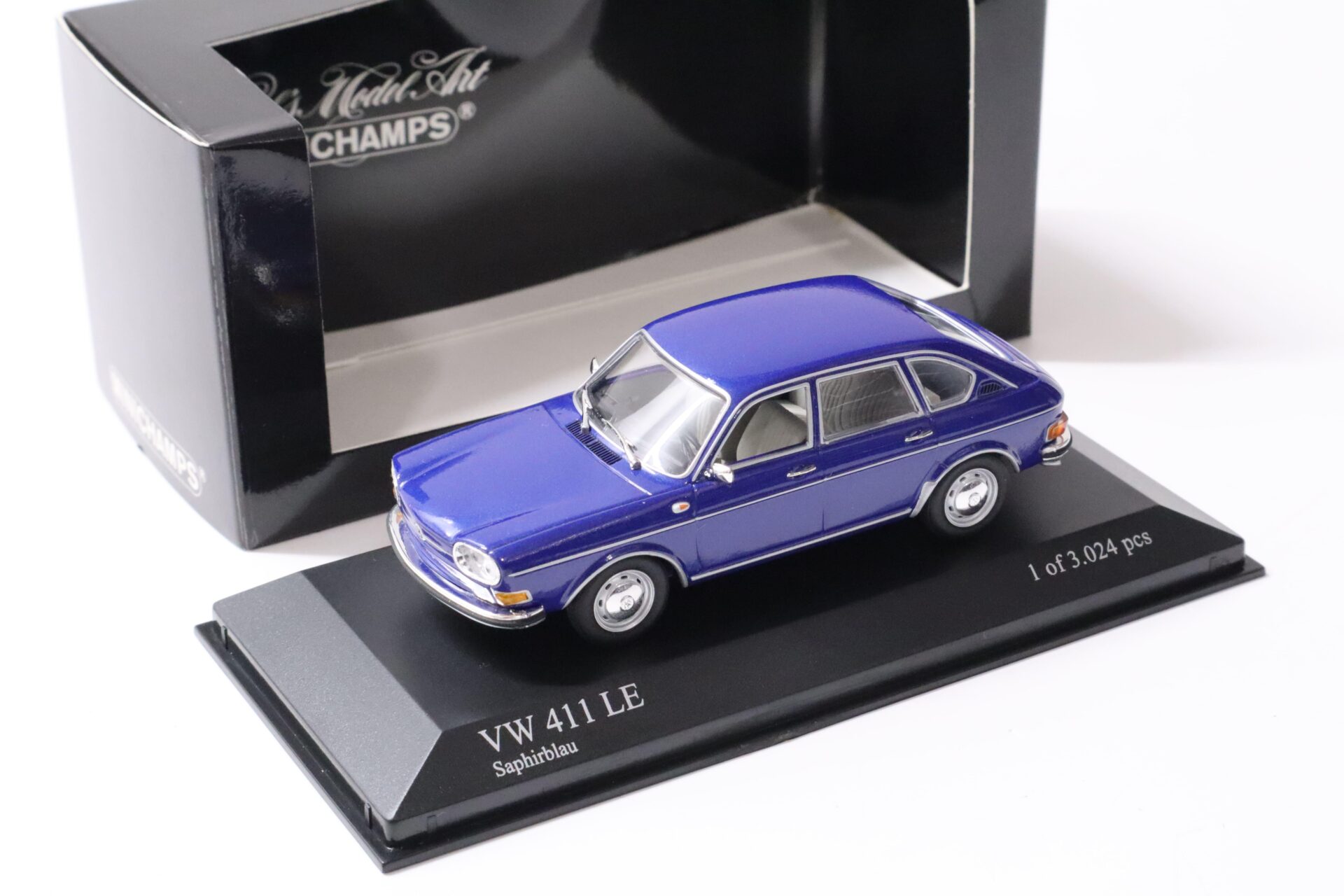 ID 57770 orig 1.jpg 1:43 Minichamps VW 411 LE 1969 Saphir blue