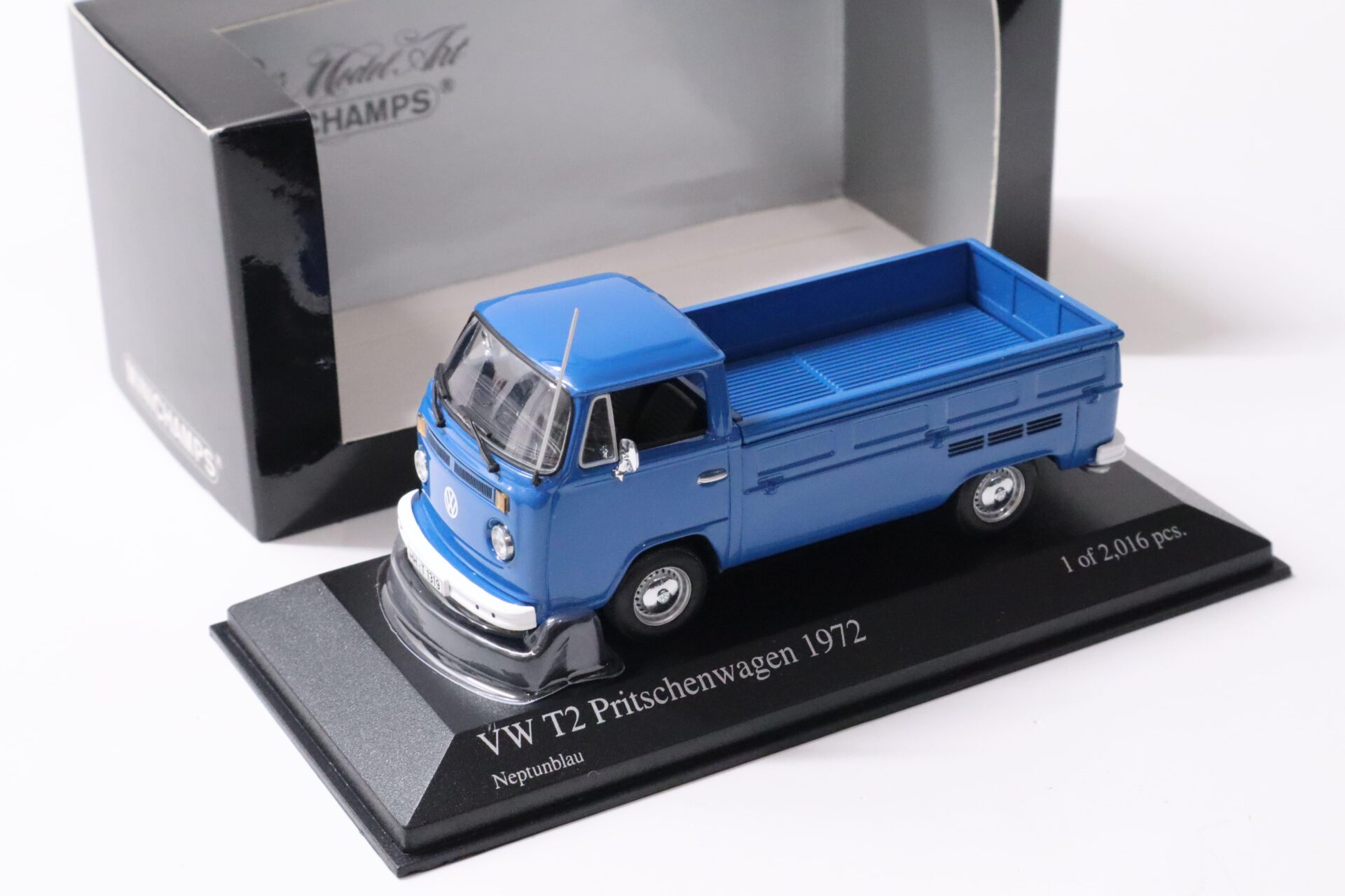 ID 57782 orig 1.jpg 1:43 Minichamps VW T2 Pritschenwagen 1972 Neptun blue
