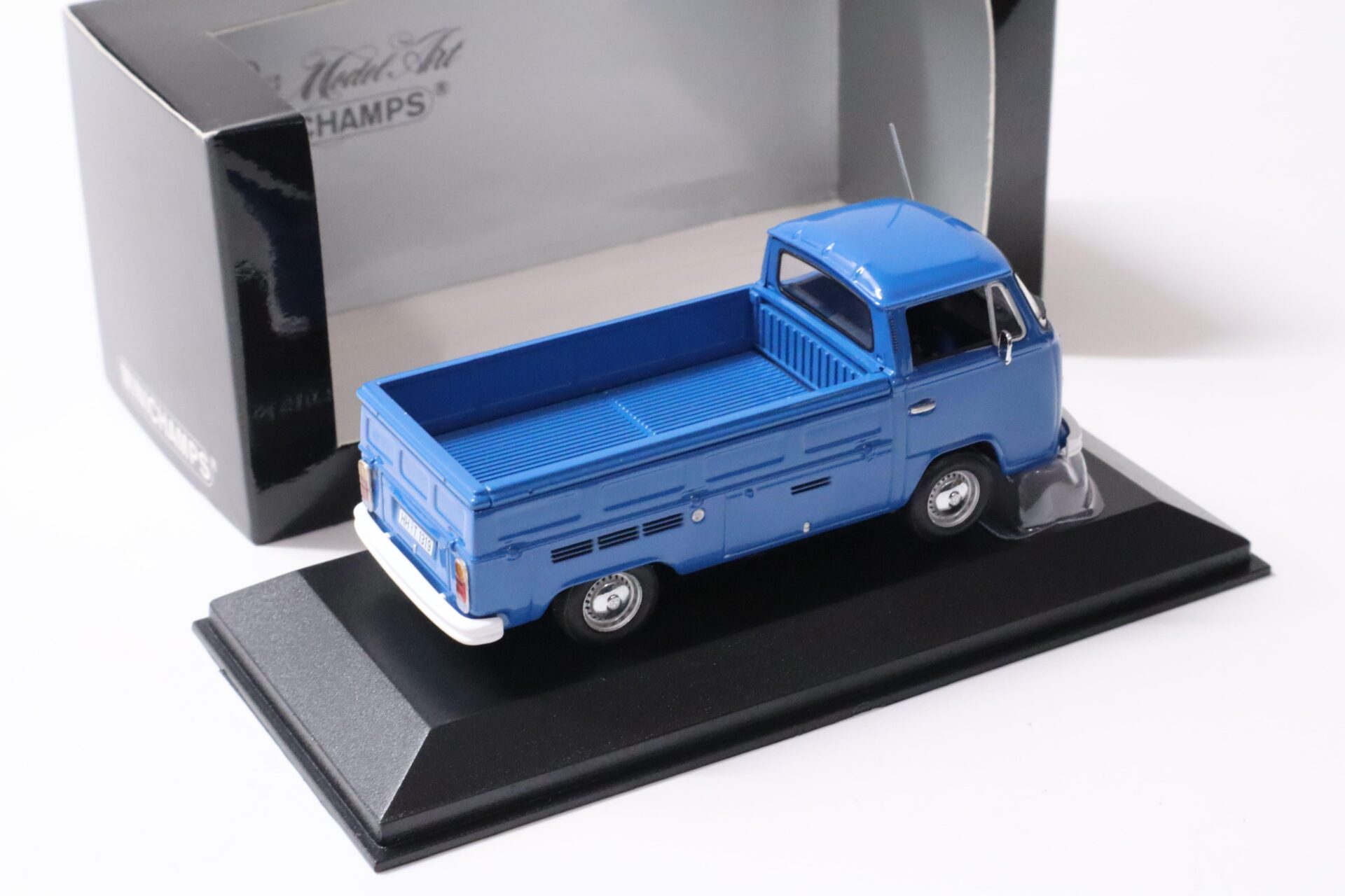 1:43 Minichamps VW T2 Pritschenwagen 1972 Neptun blue