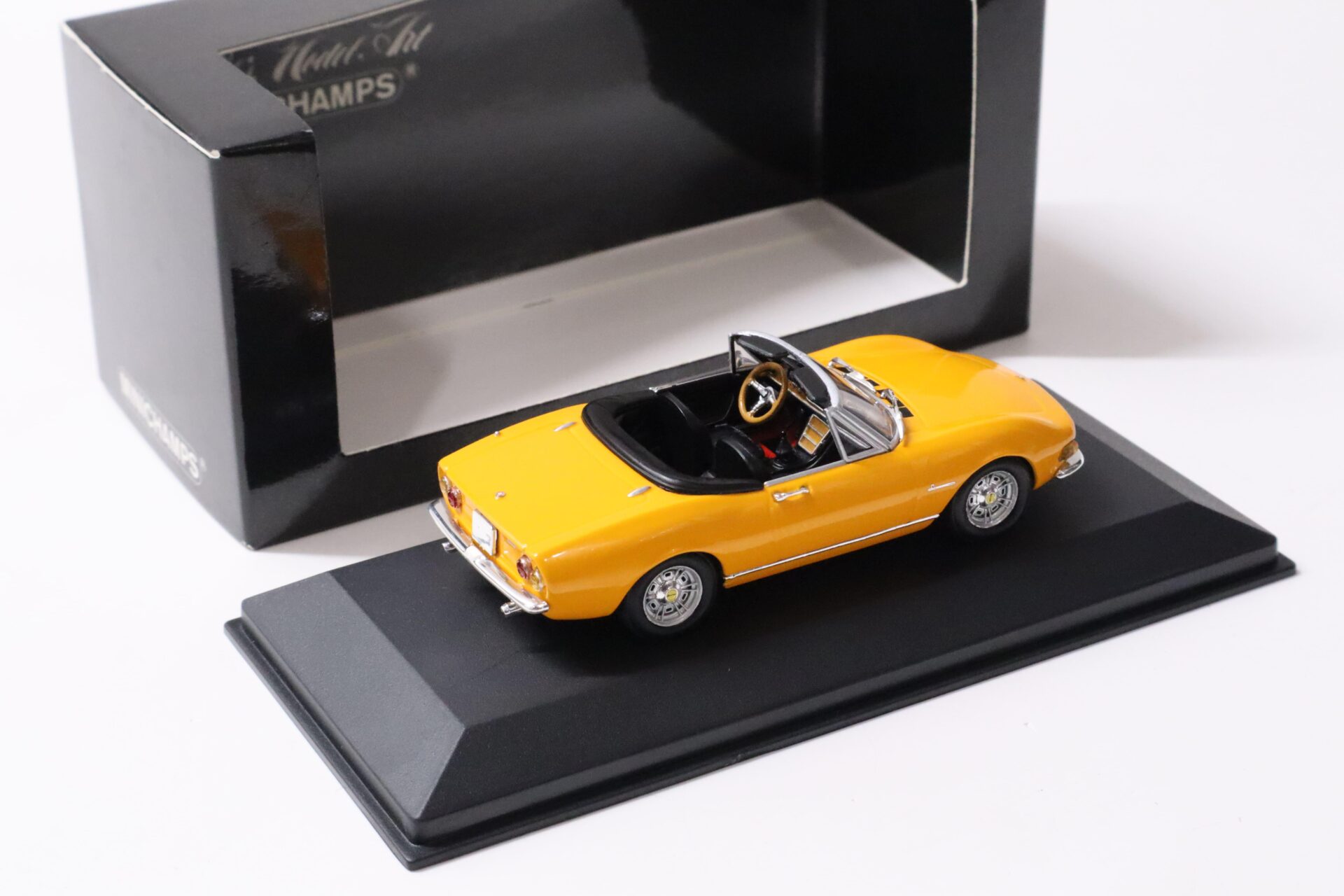 1:43 Minichamps Fiat Dino Spider 1972 Giallo Postano yellow