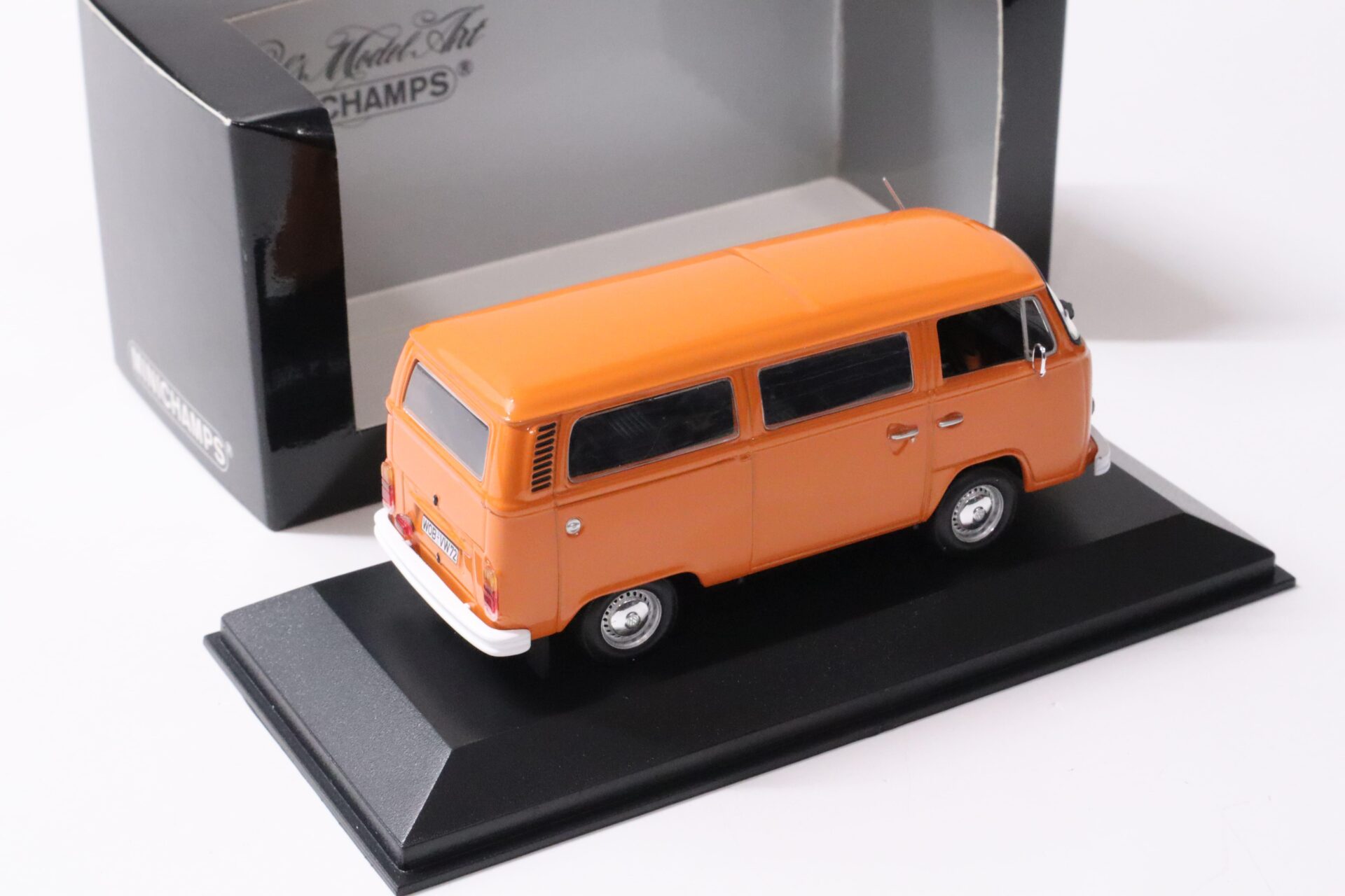 1:43 Minichamps VW T2 Bus 1972 Leucht orange